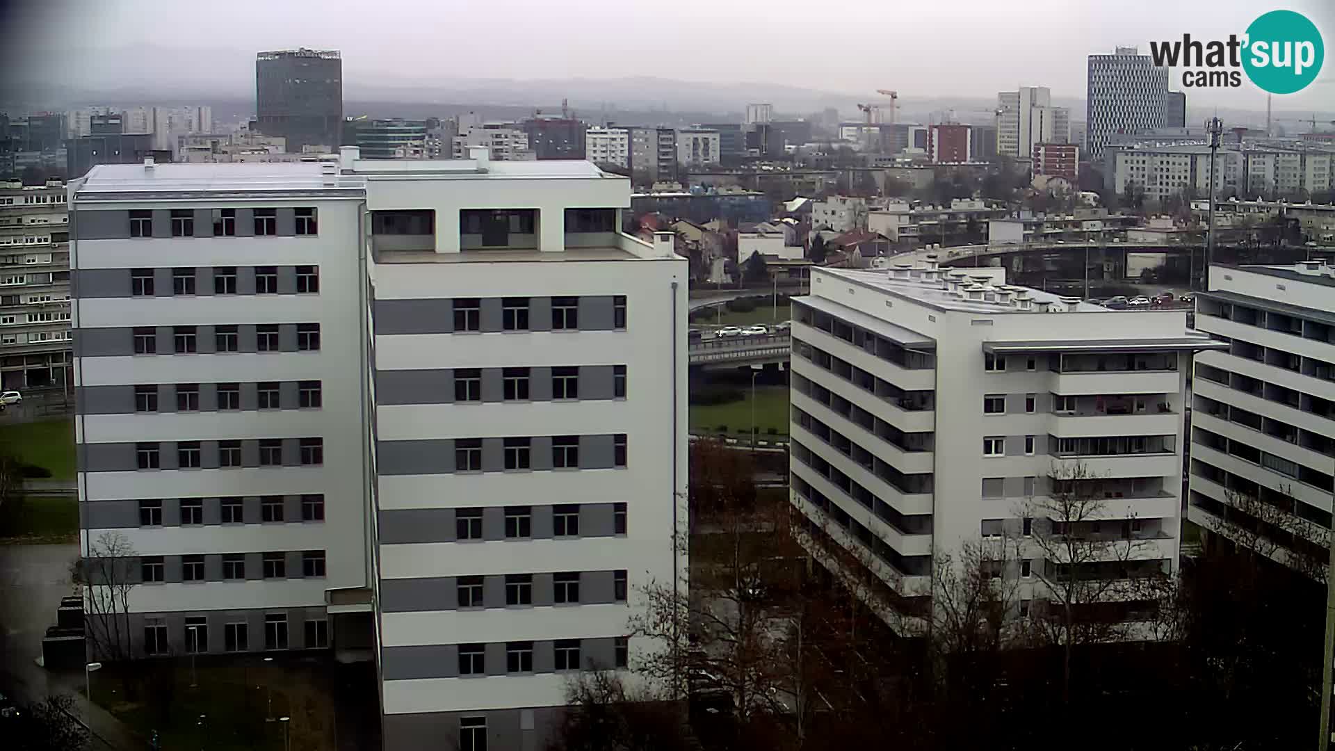 Rotonda en vivo que cruza Slavonska y Marin Držić Avenue en Zagreb webcam