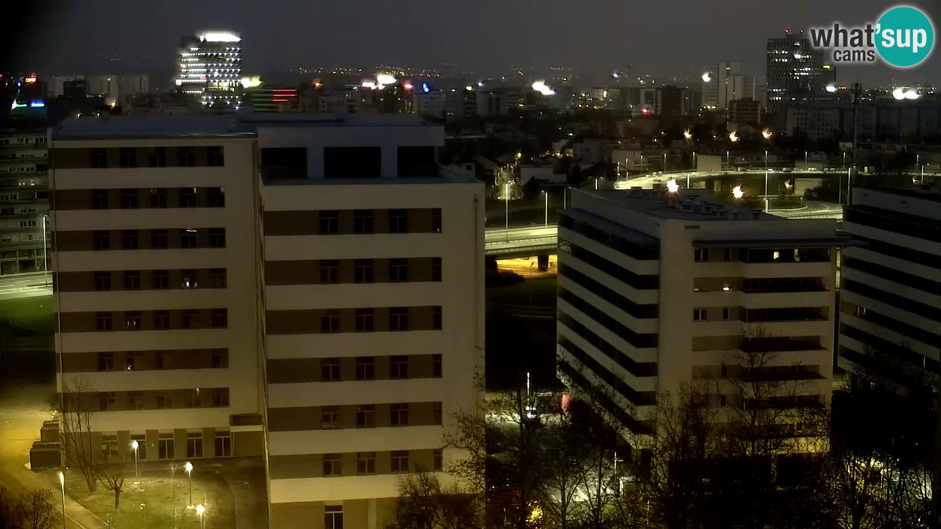 Rotonda en vivo que cruza Slavonska y Marin Držić Avenue en Zagreb webcam