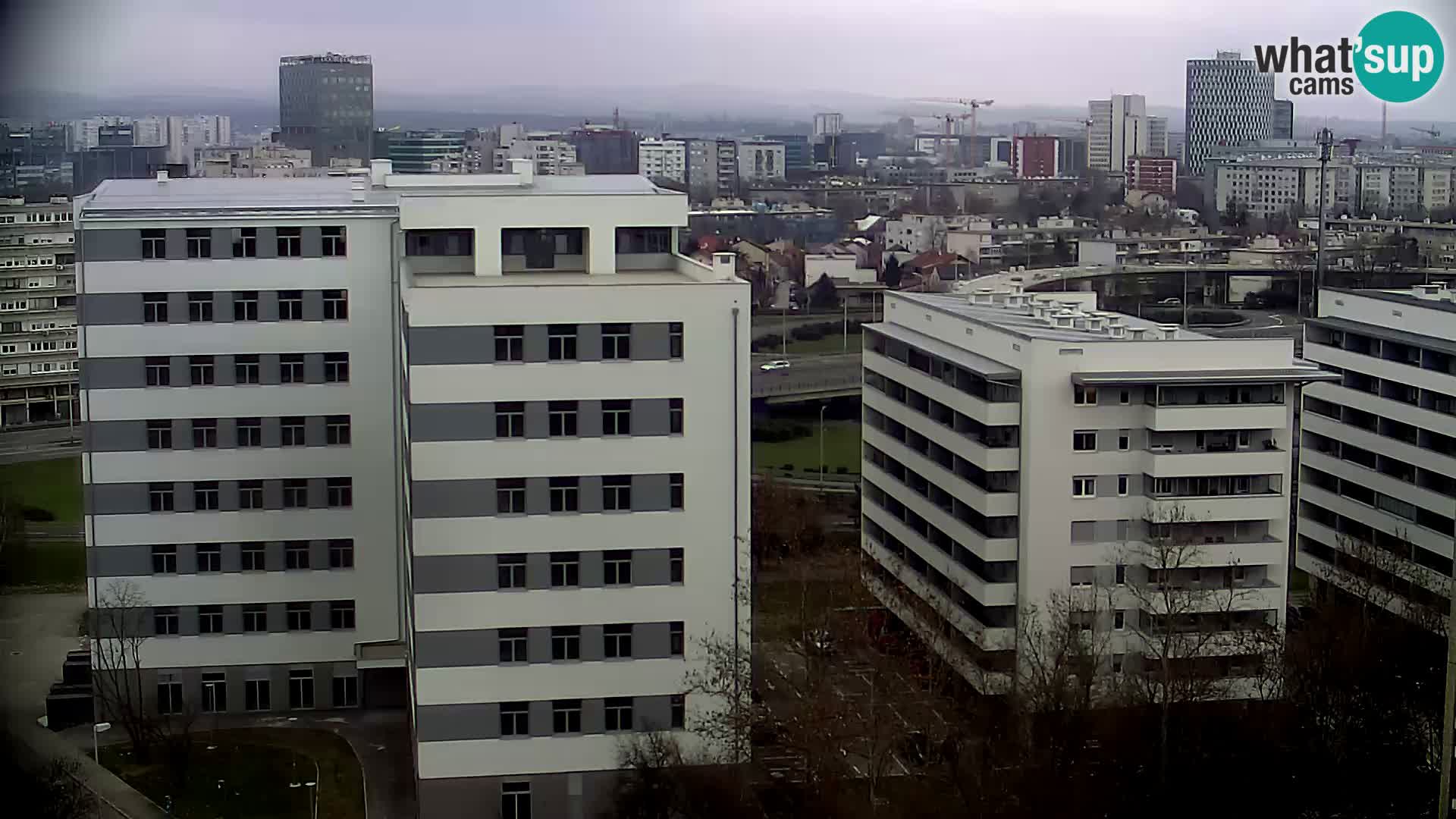 Rotonda en vivo que cruza Slavonska y Marin Držić Avenue en Zagreb webcam