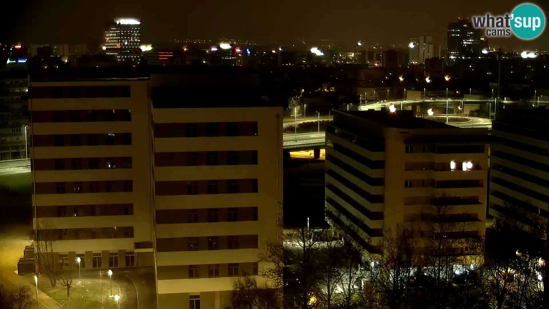 Rotonda en vivo que cruza Slavonska y Marin Držić Avenue en Zagreb webcam