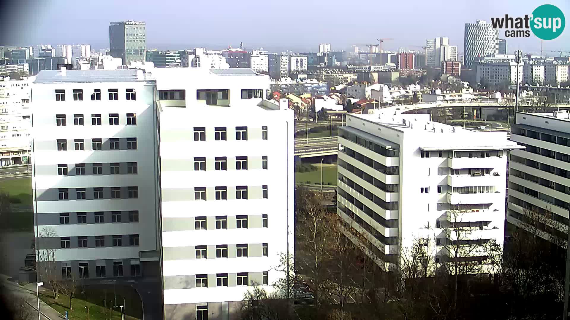 Rotonda en vivo que cruza Slavonska y Marin Držić Avenue en Zagreb webcam