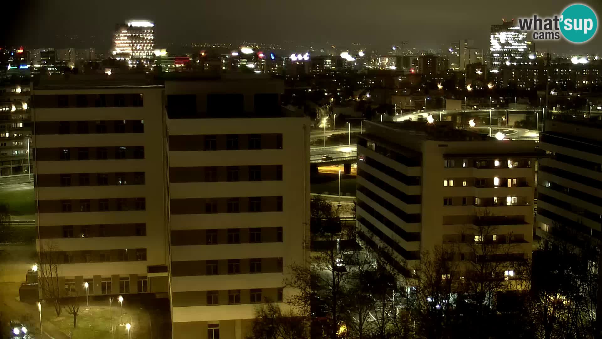 Rotonda en vivo que cruza Slavonska y Marin Držić Avenue en Zagreb webcam