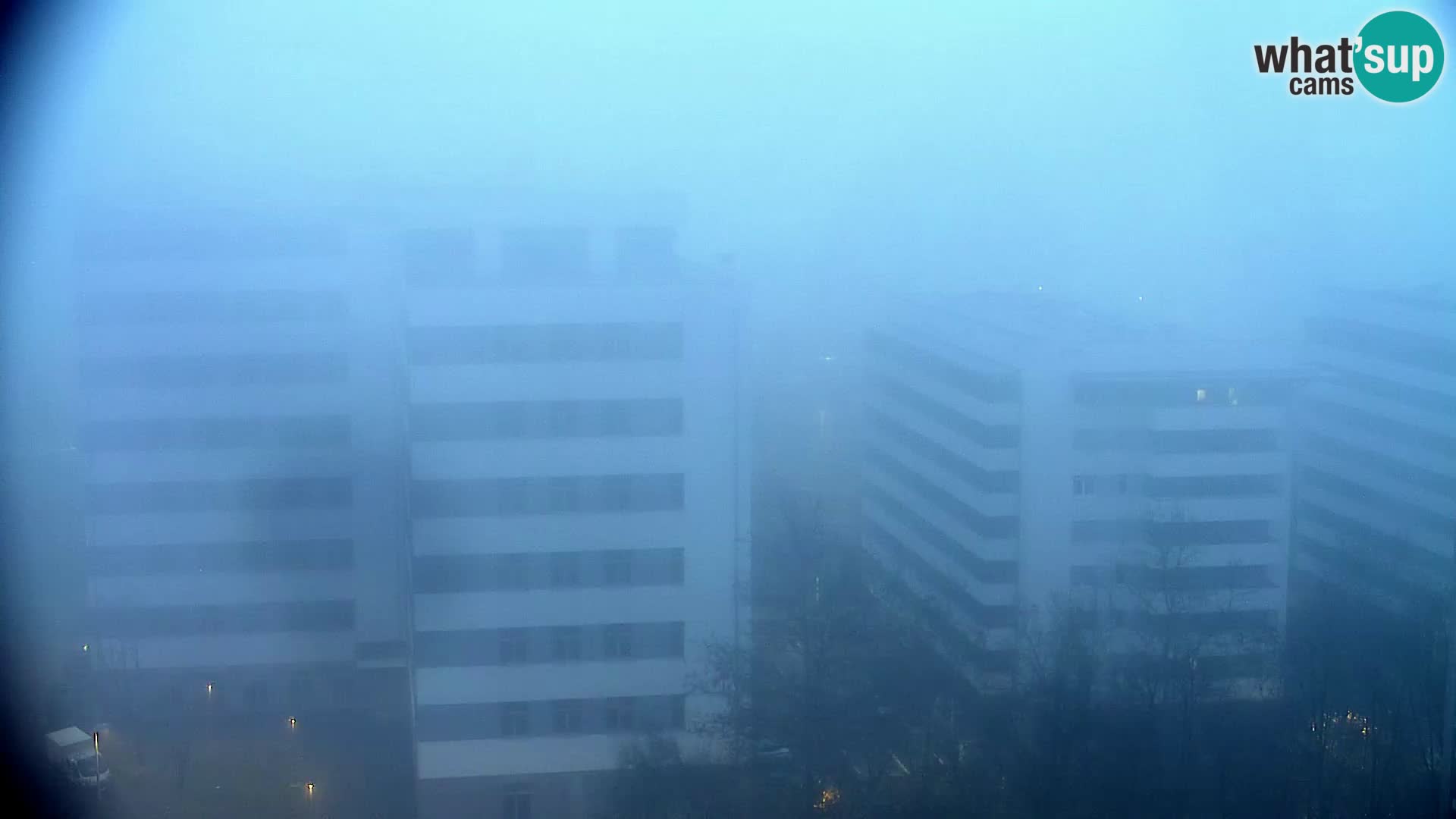 Rotonda en vivo que cruza Slavonska y Marin Držić Avenue en Zagreb webcam