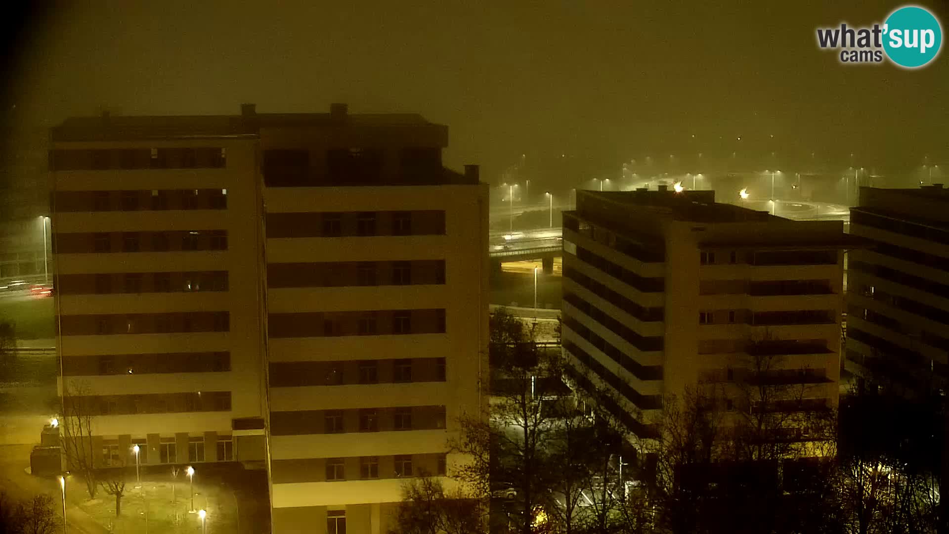 Rotonda en vivo que cruza Slavonska y Marin Držić Avenue en Zagreb webcam