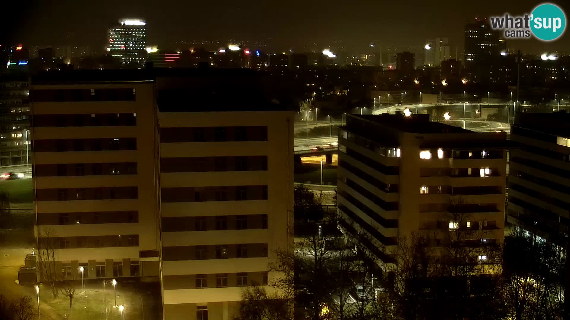 Rotonda en vivo que cruza Slavonska y Marin Držić Avenue en Zagreb webcam