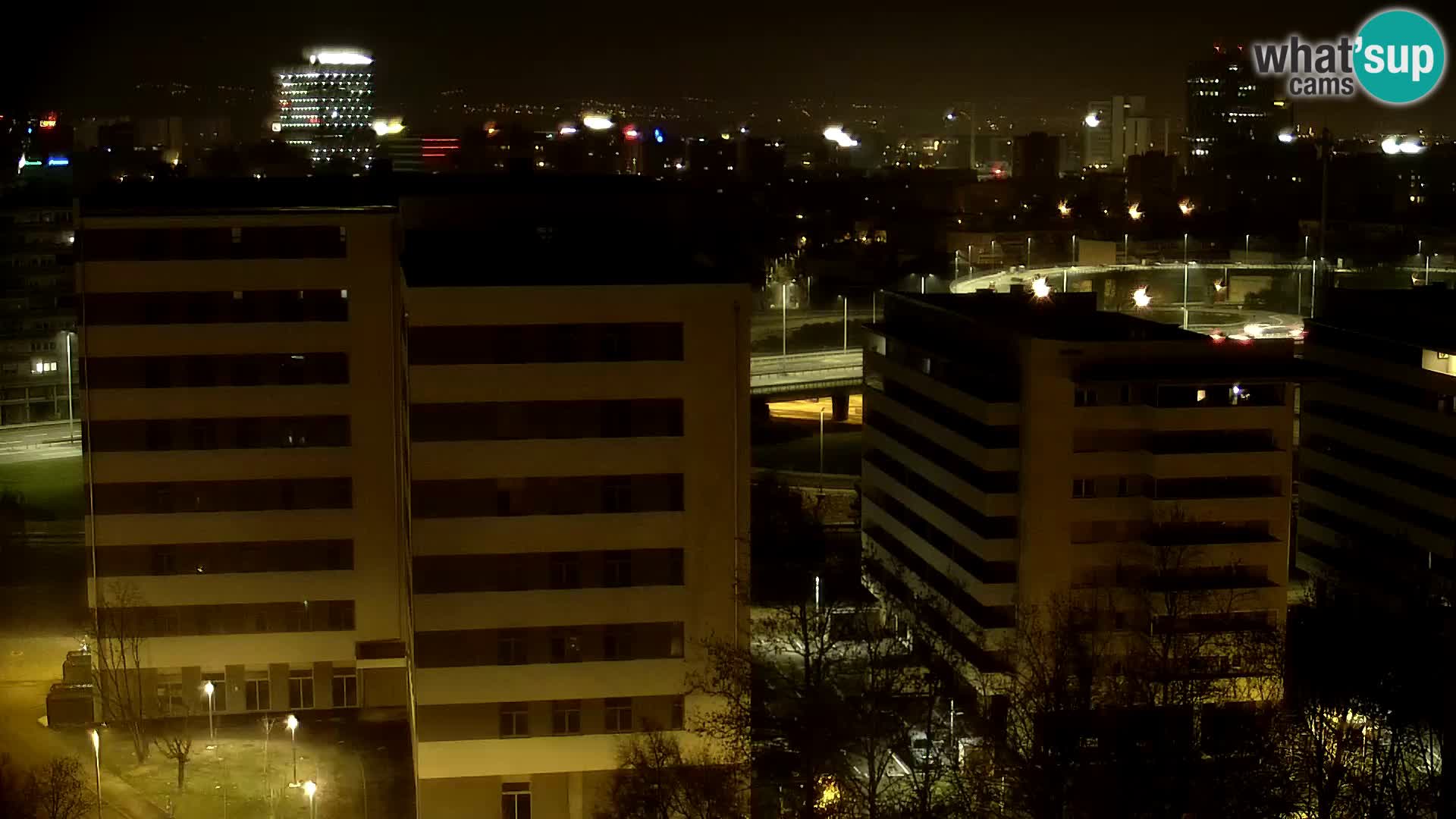 Rotonda en vivo que cruza Slavonska y Marin Držić Avenue en Zagreb webcam