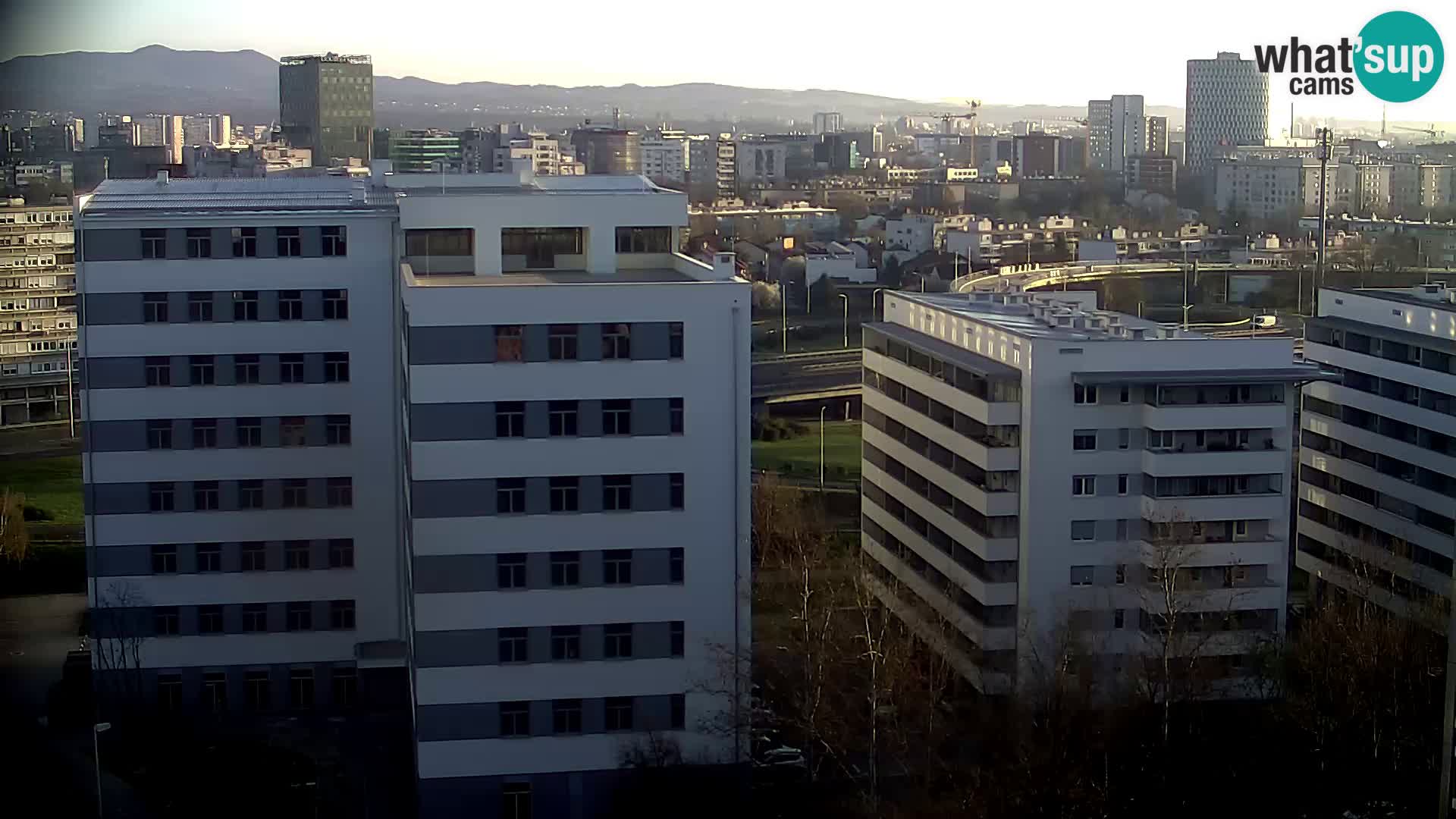 Web kamera Petlja Slavonska – Držićeva  – Zagreb Live