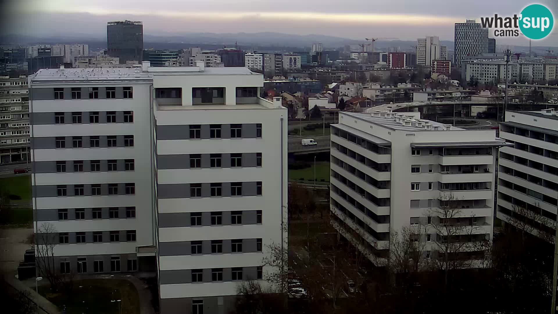 Rotonda en vivo que cruza Slavonska y Marin Držić Avenue en Zagreb webcam