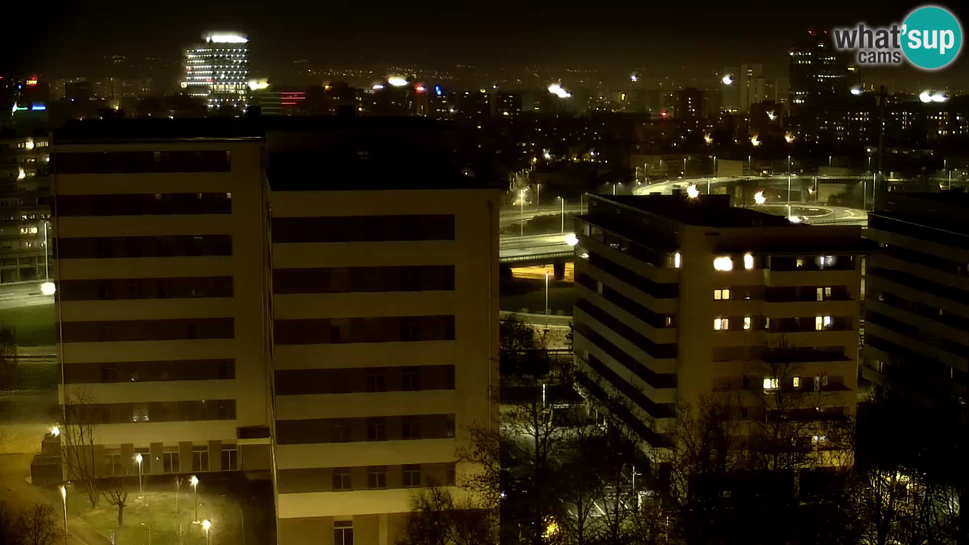 Rotonda en vivo que cruza Slavonska y Marin Držić Avenue en Zagreb webcam