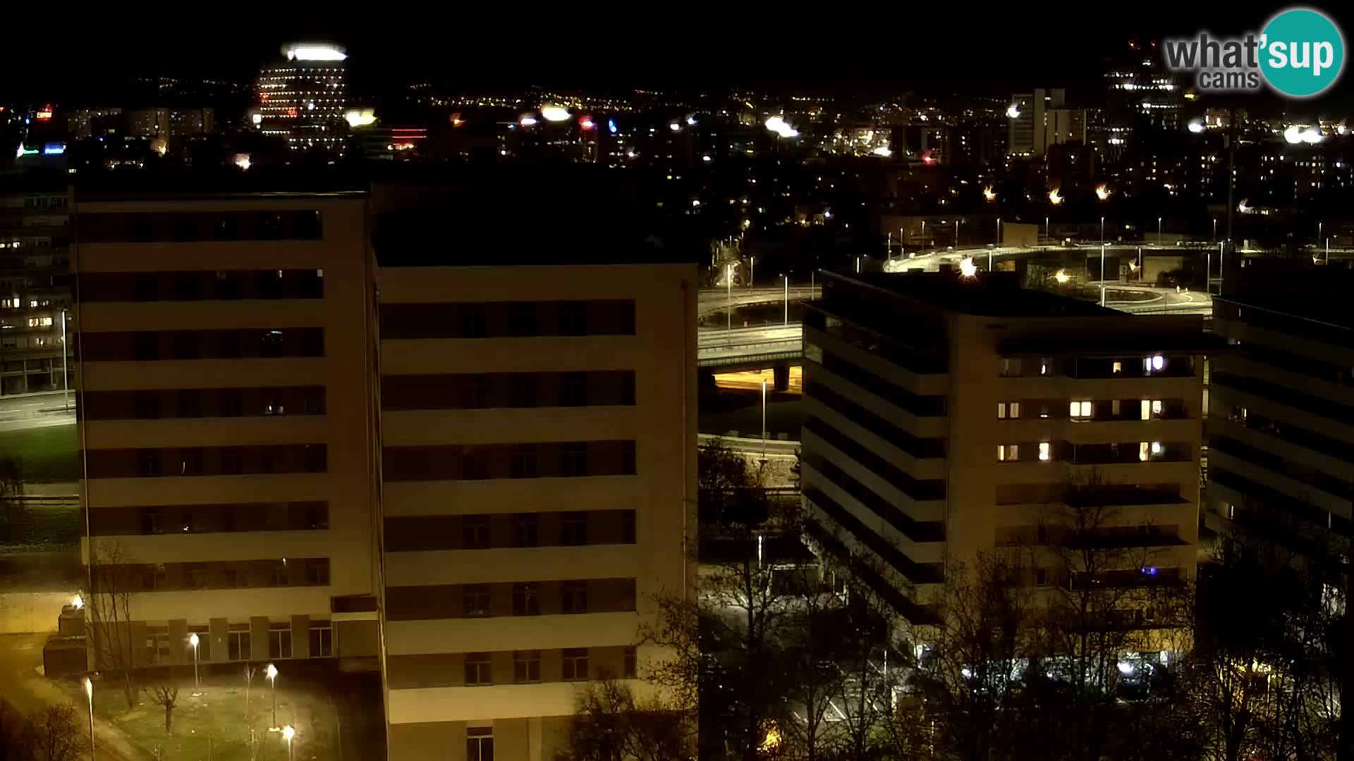 Rotonda en vivo que cruza Slavonska y Marin Držić Avenue en Zagreb webcam