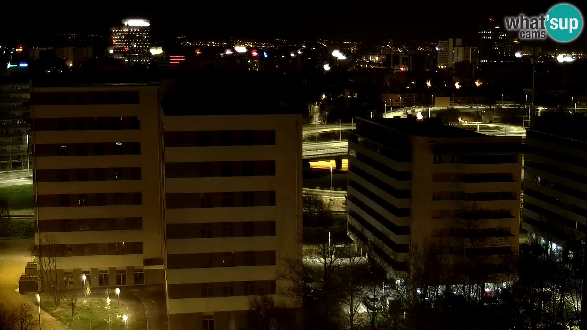 Rotonda en vivo que cruza Slavonska y Marin Držić Avenue en Zagreb webcam