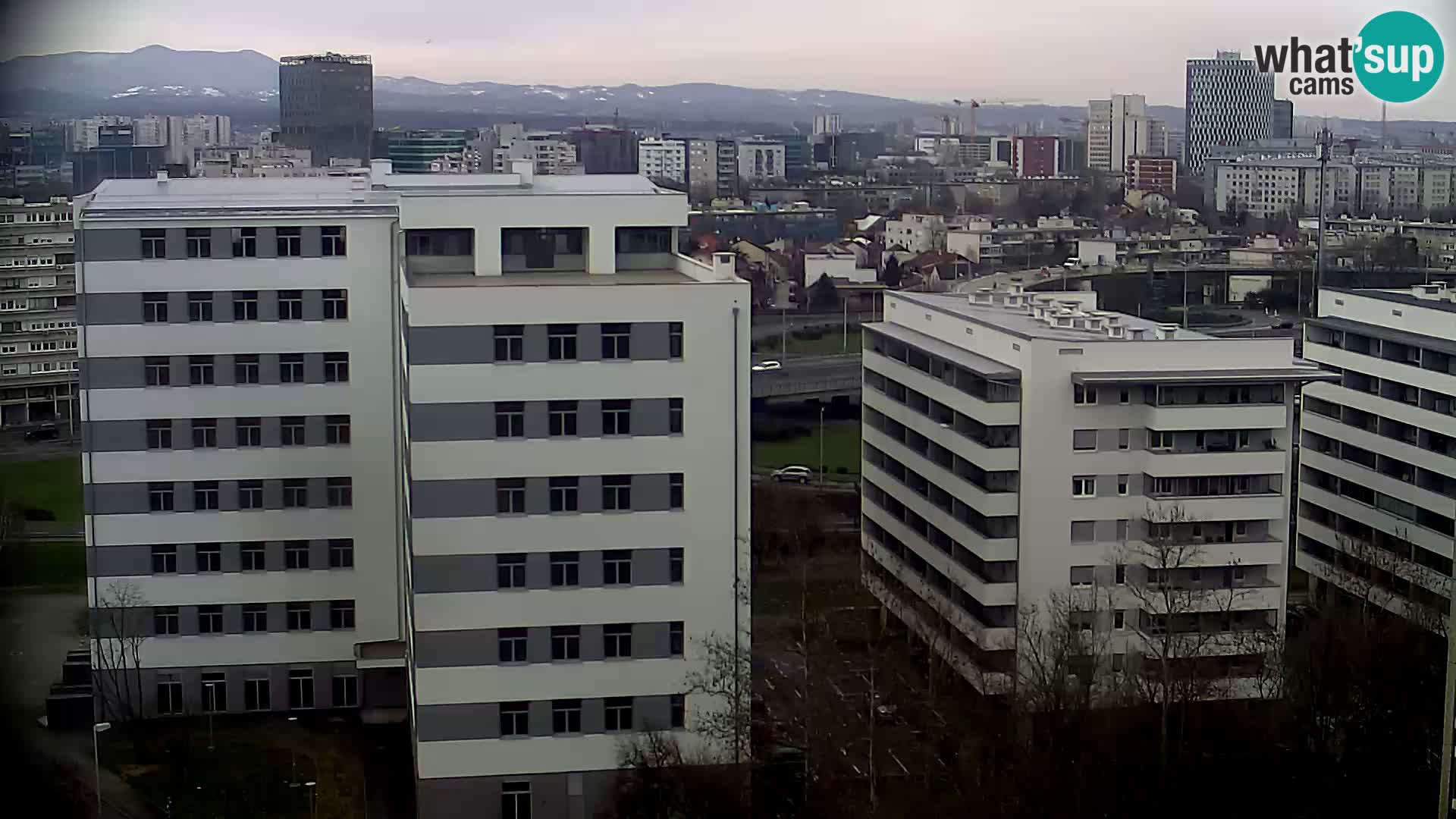 Rond-point en direct traversant les avenues Slavonska et Marin Držić à Zagreb webcam