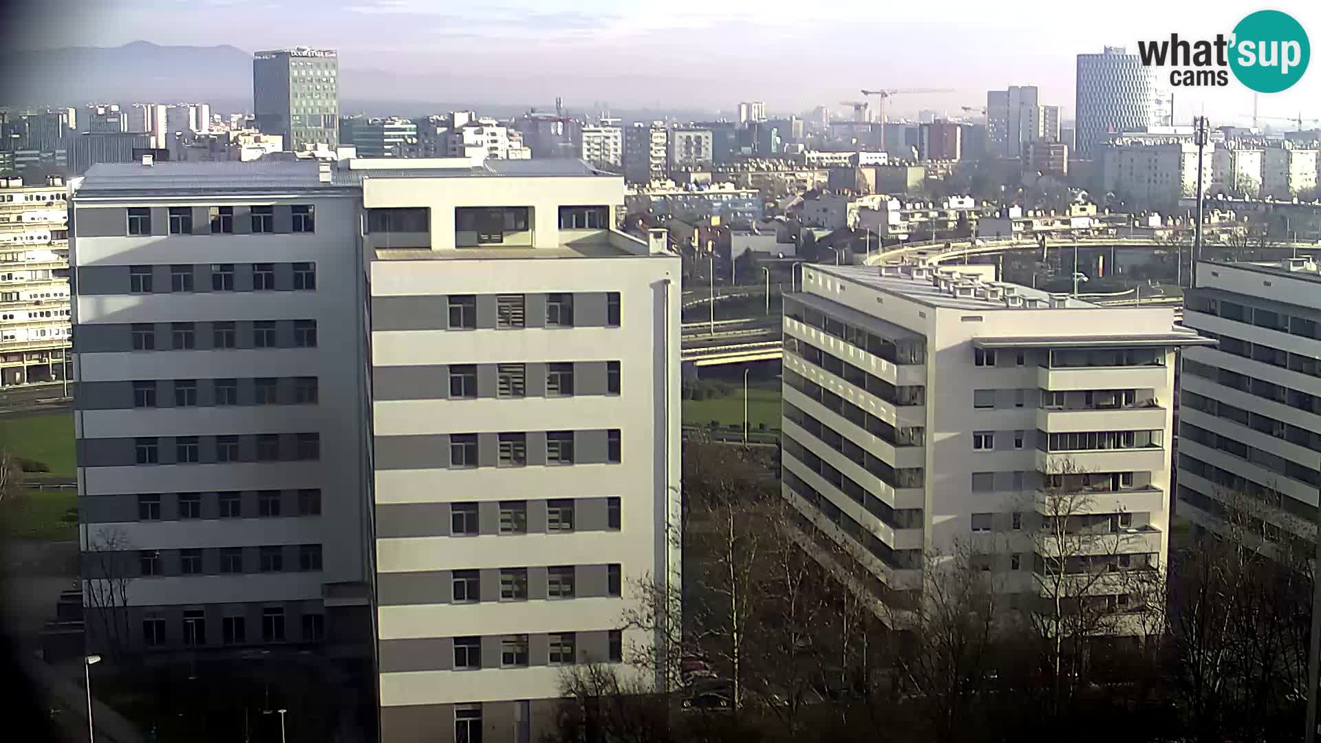 Rotonda en vivo que cruza Slavonska y Marin Držić Avenue en Zagreb webcam