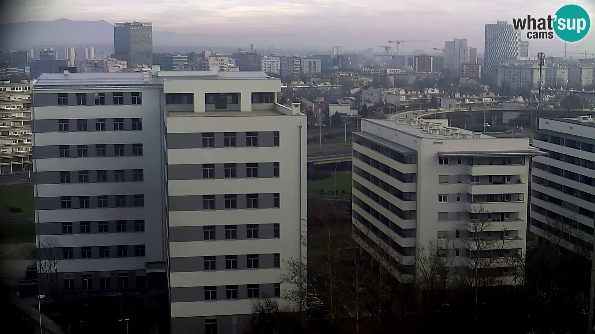 Rotonda en vivo que cruza Slavonska y Marin Držić Avenue en Zagreb webcam