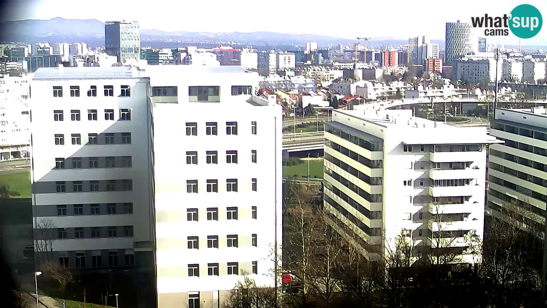 Rotonda en vivo que cruza Slavonska y Marin Držić Avenue en Zagreb webcam