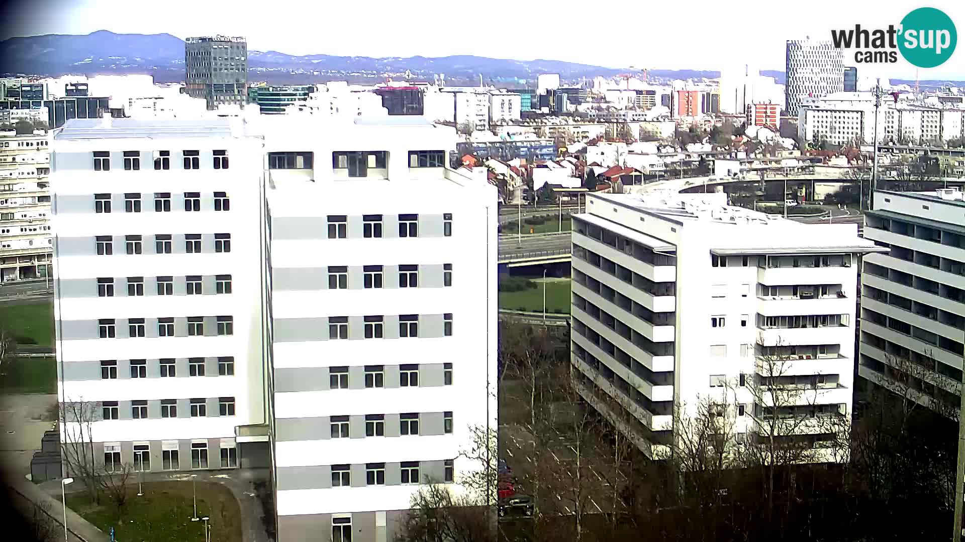 Rotonda en vivo que cruza Slavonska y Marin Držić Avenue en Zagreb webcam