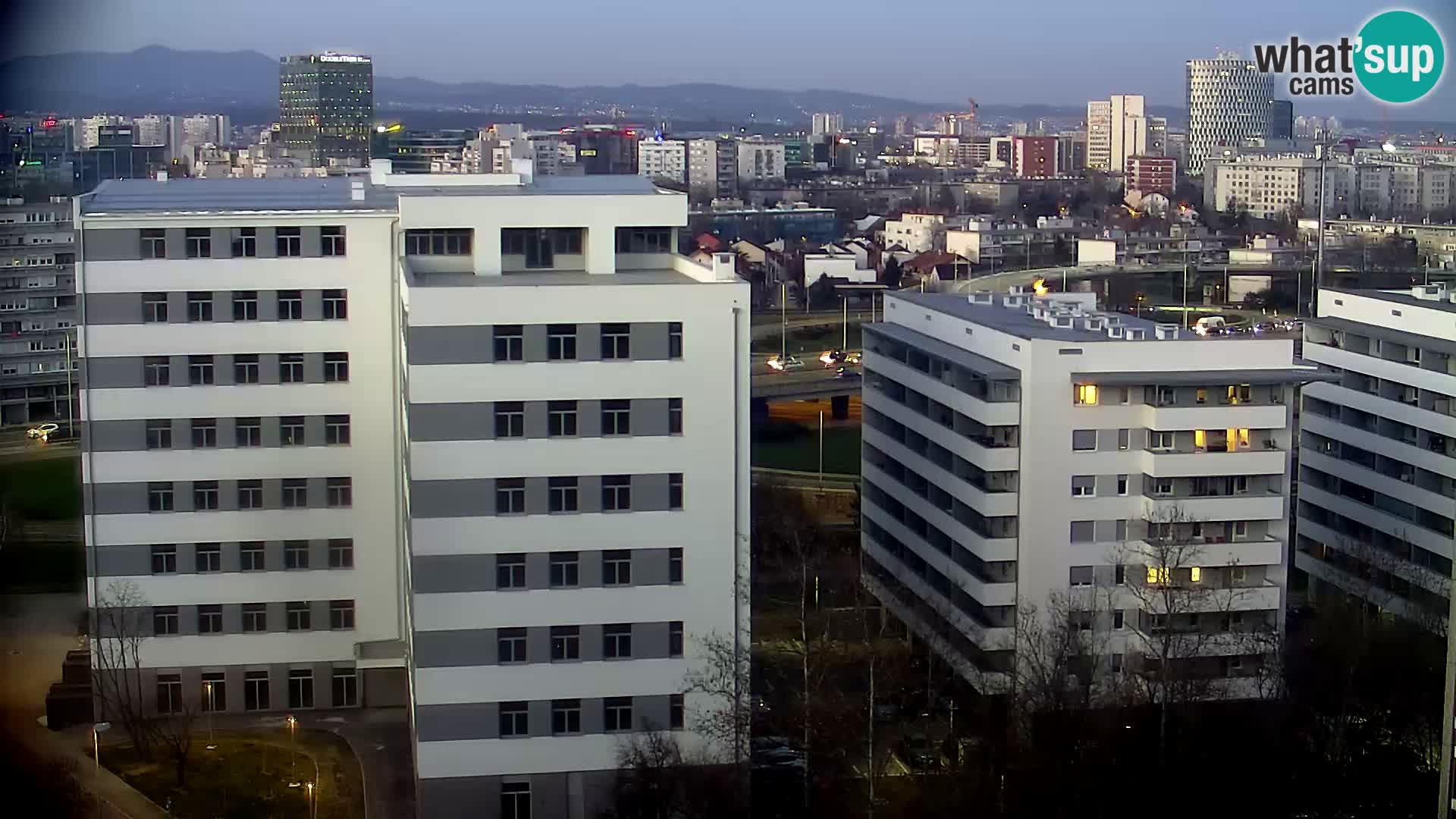Rond-point en direct traversant les avenues Slavonska et Marin Držić à Zagreb webcam