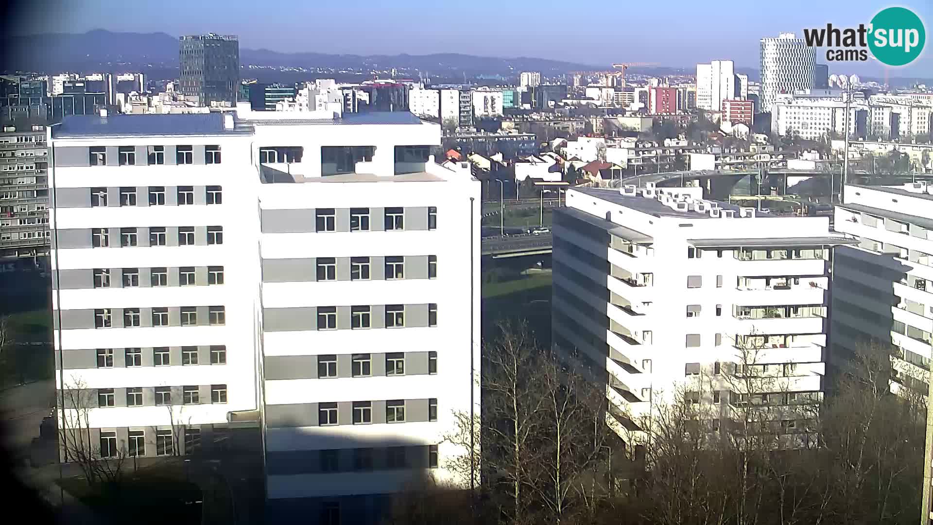 Rotonda en vivo que cruza Slavonska y Marin Držić Avenue en Zagreb webcam