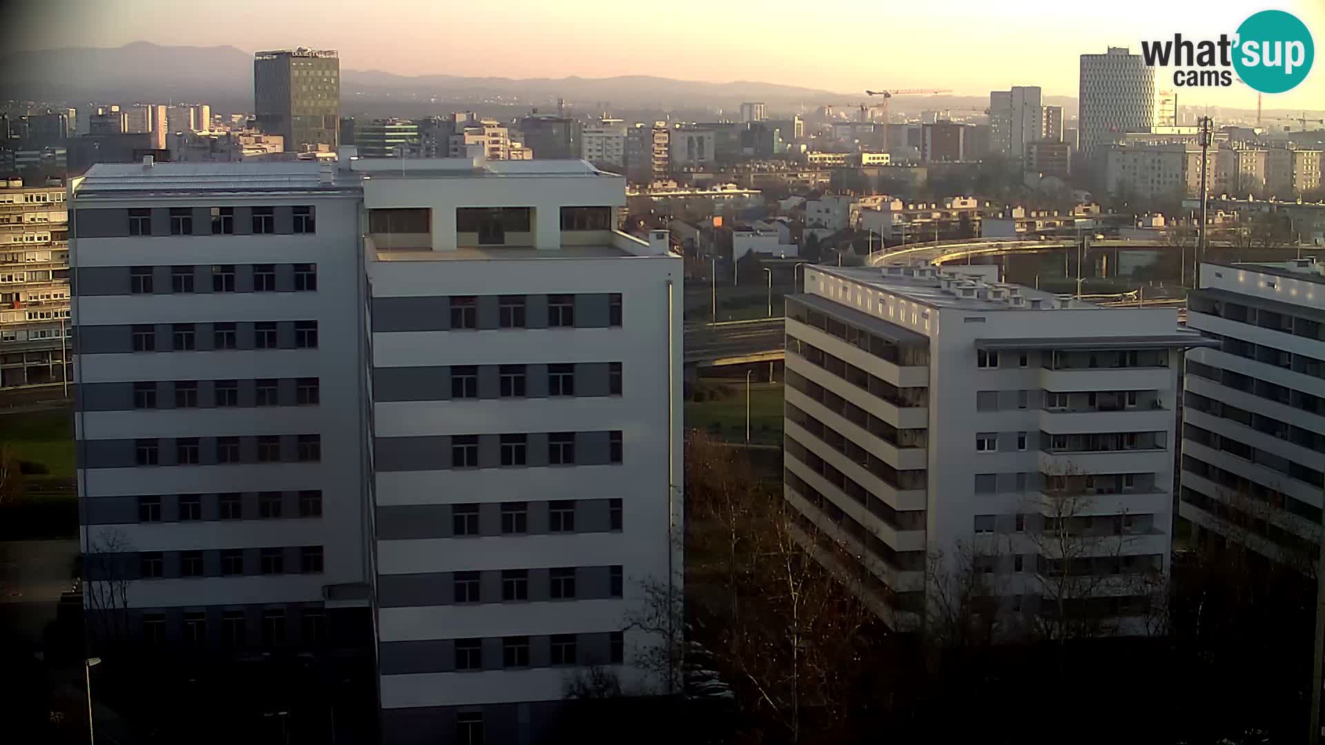 Rond-point en direct traversant les avenues Slavonska et Marin Držić à Zagreb webcam