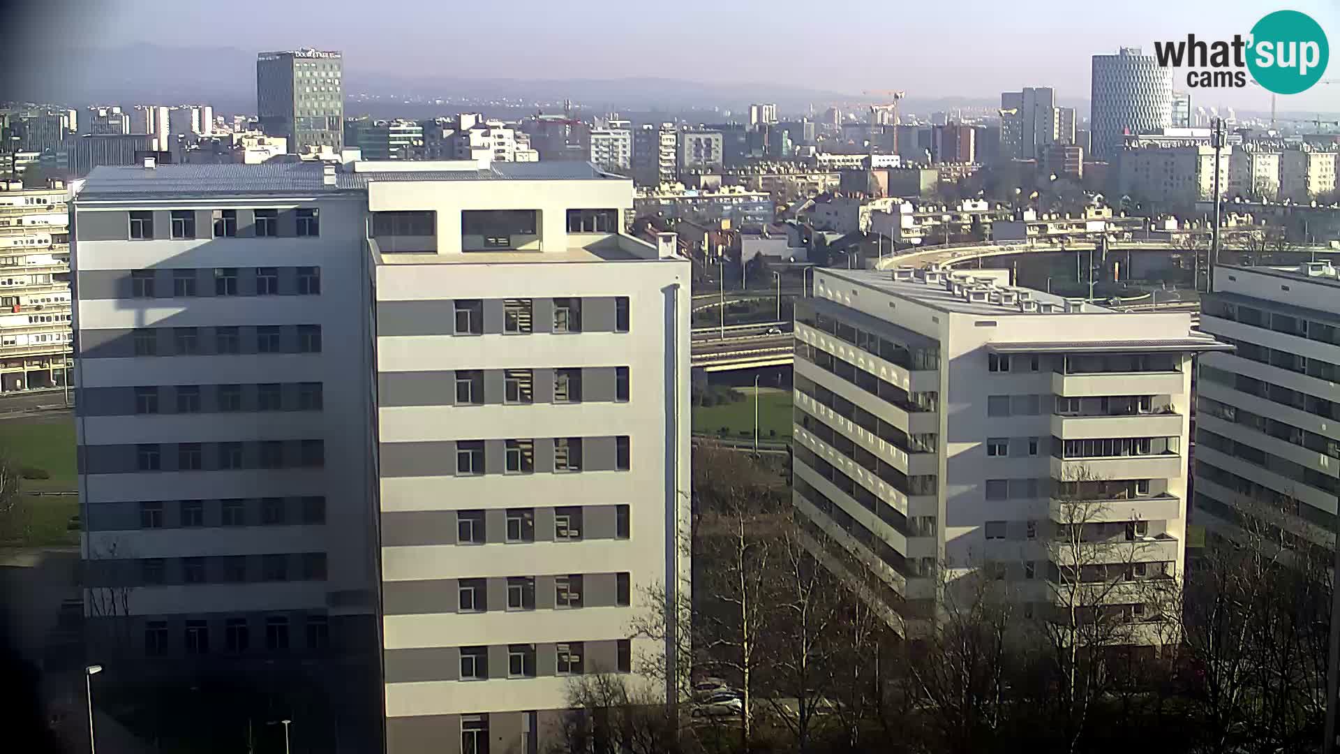 Rotonda en vivo que cruza Slavonska y Marin Držić Avenue en Zagreb webcam
