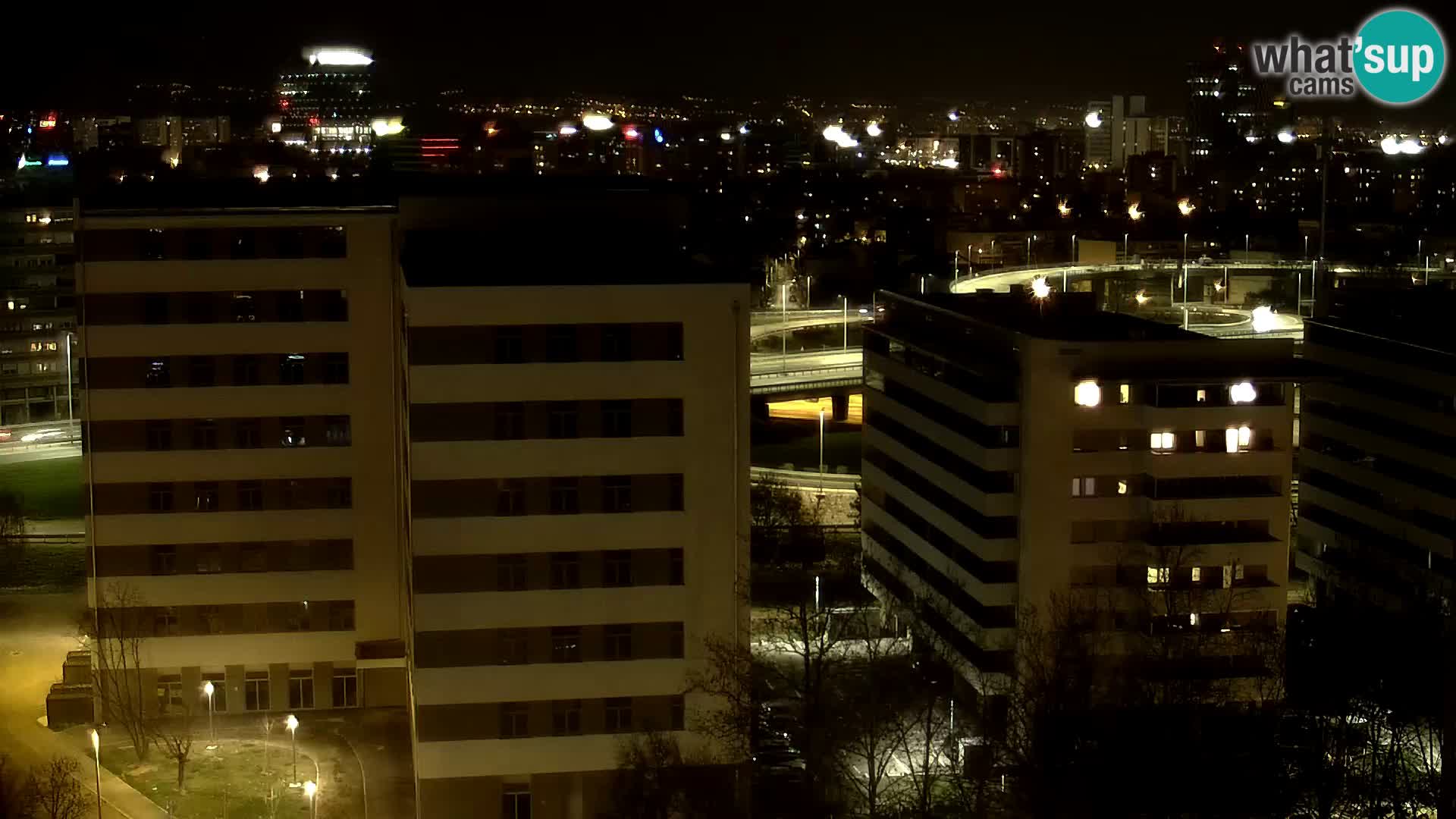 Rotonda en vivo que cruza Slavonska y Marin Držić Avenue en Zagreb webcam