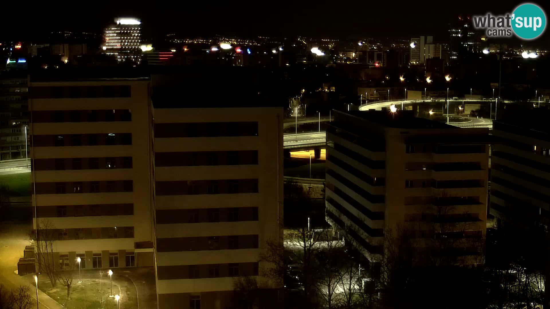 Rotonda en vivo que cruza Slavonska y Marin Držić Avenue en Zagreb webcam