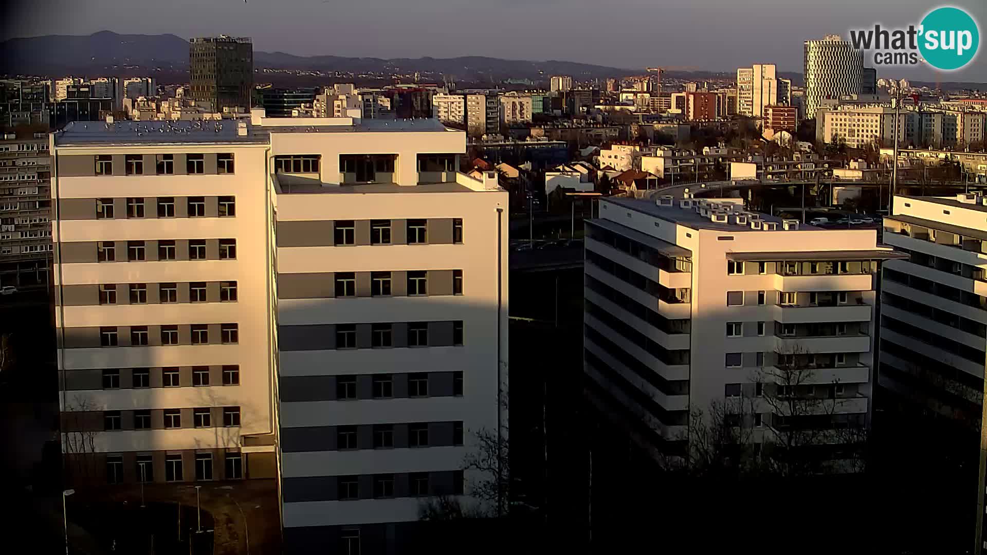 Rond-point en direct traversant les avenues Slavonska et Marin Držić à Zagreb webcam
