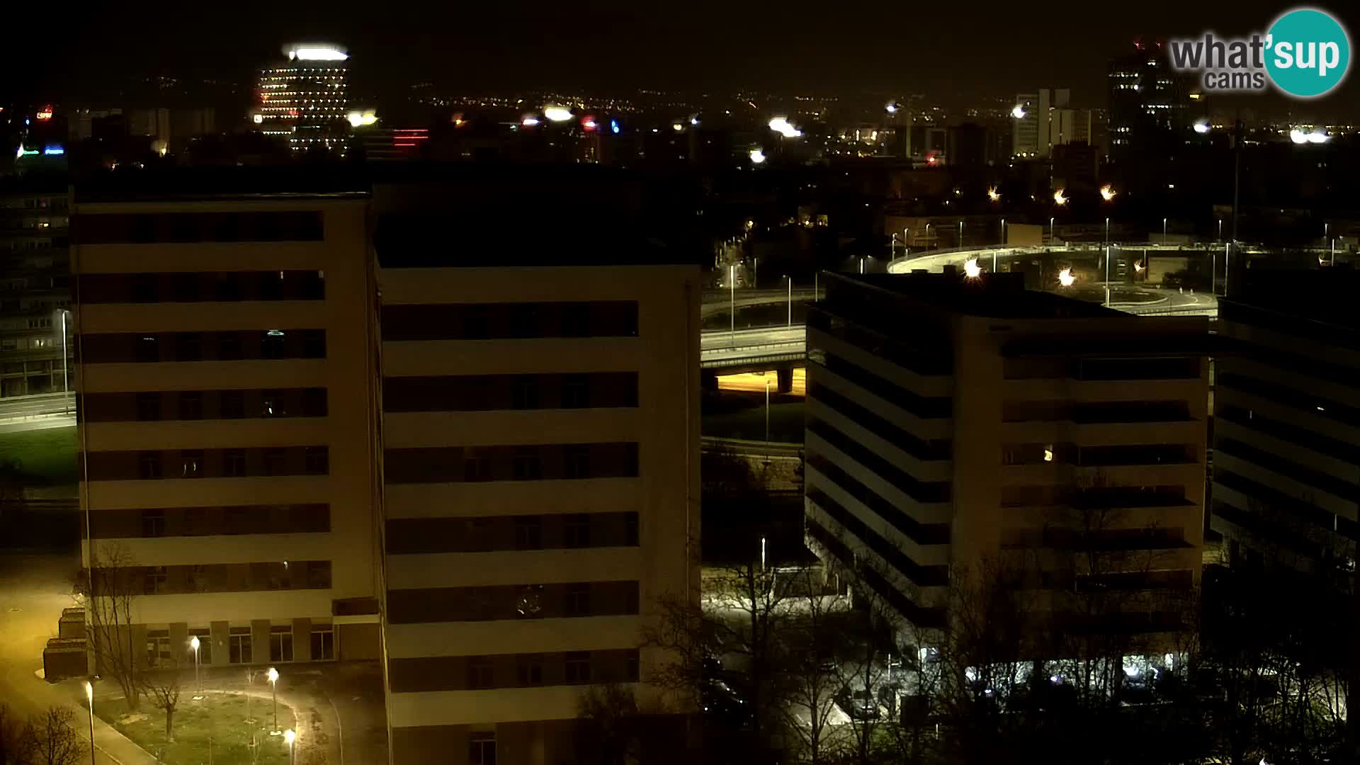 Rotonda en vivo que cruza Slavonska y Marin Držić Avenue en Zagreb webcam