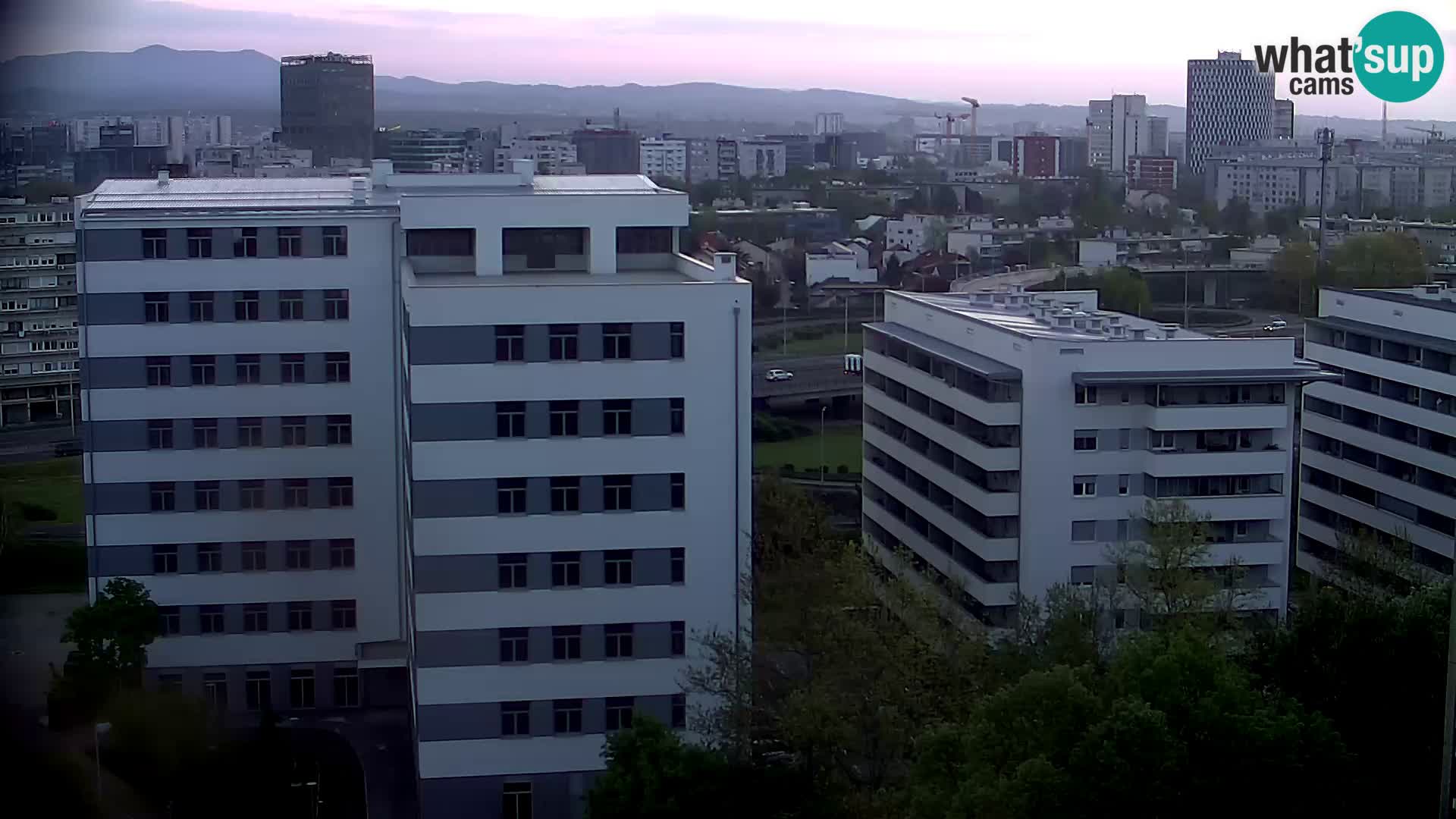 Rotonda en vivo que cruza Slavonska y Marin Držić Avenue en Zagreb webcam