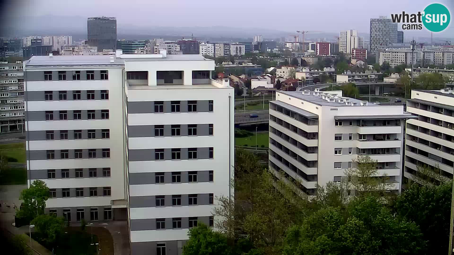 Rotonda en vivo que cruza Slavonska y Marin Držić Avenue en Zagreb webcam