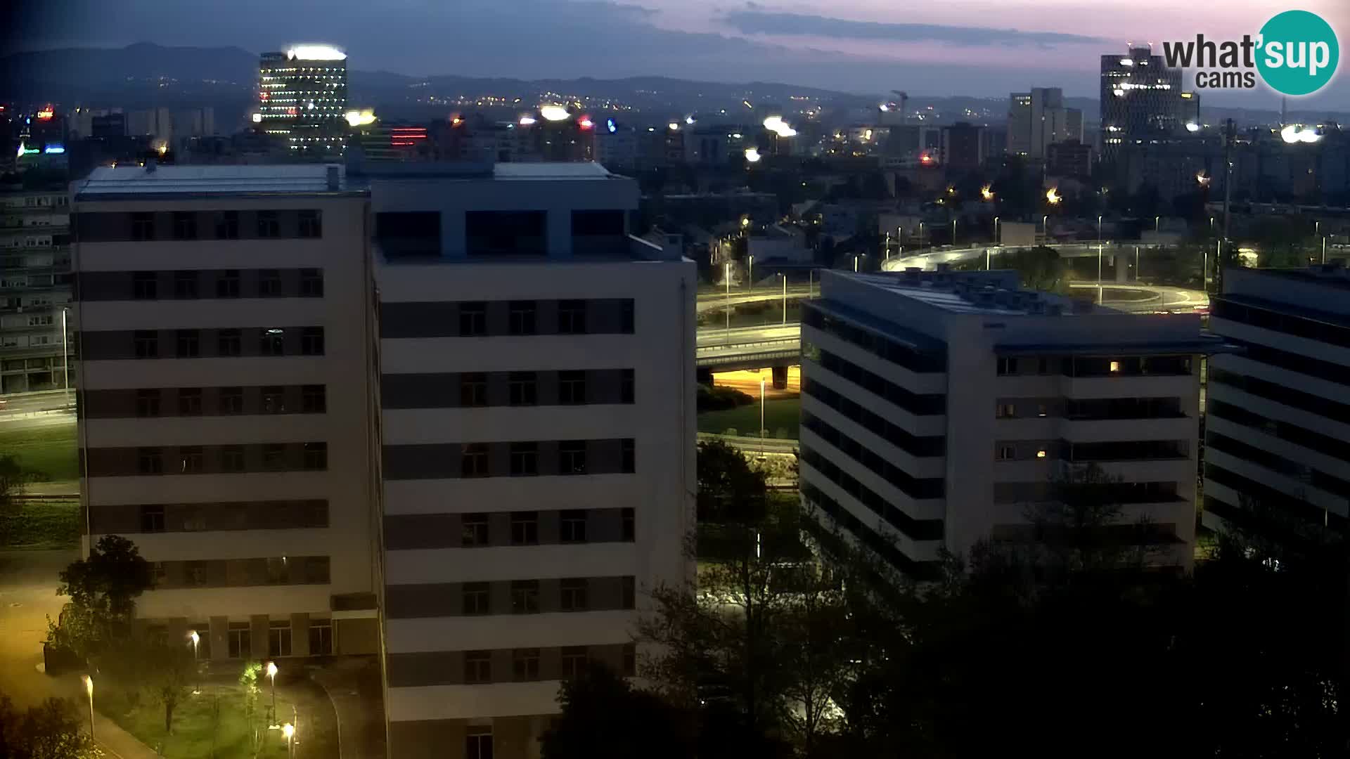 Rotonda en vivo que cruza Slavonska y Marin Držić Avenue en Zagreb webcam