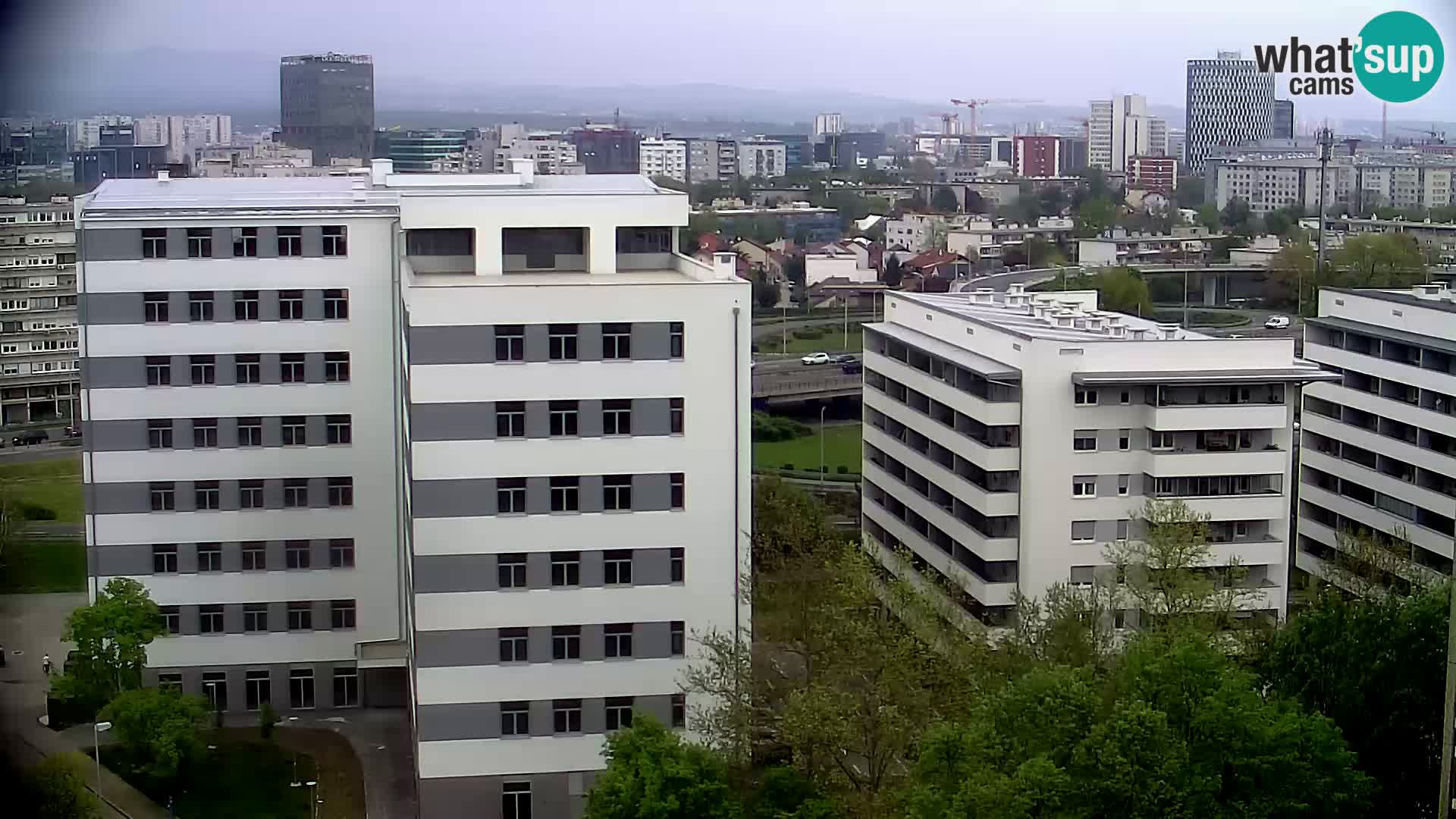 Rotonda en vivo que cruza Slavonska y Marin Držić Avenue en Zagreb webcam