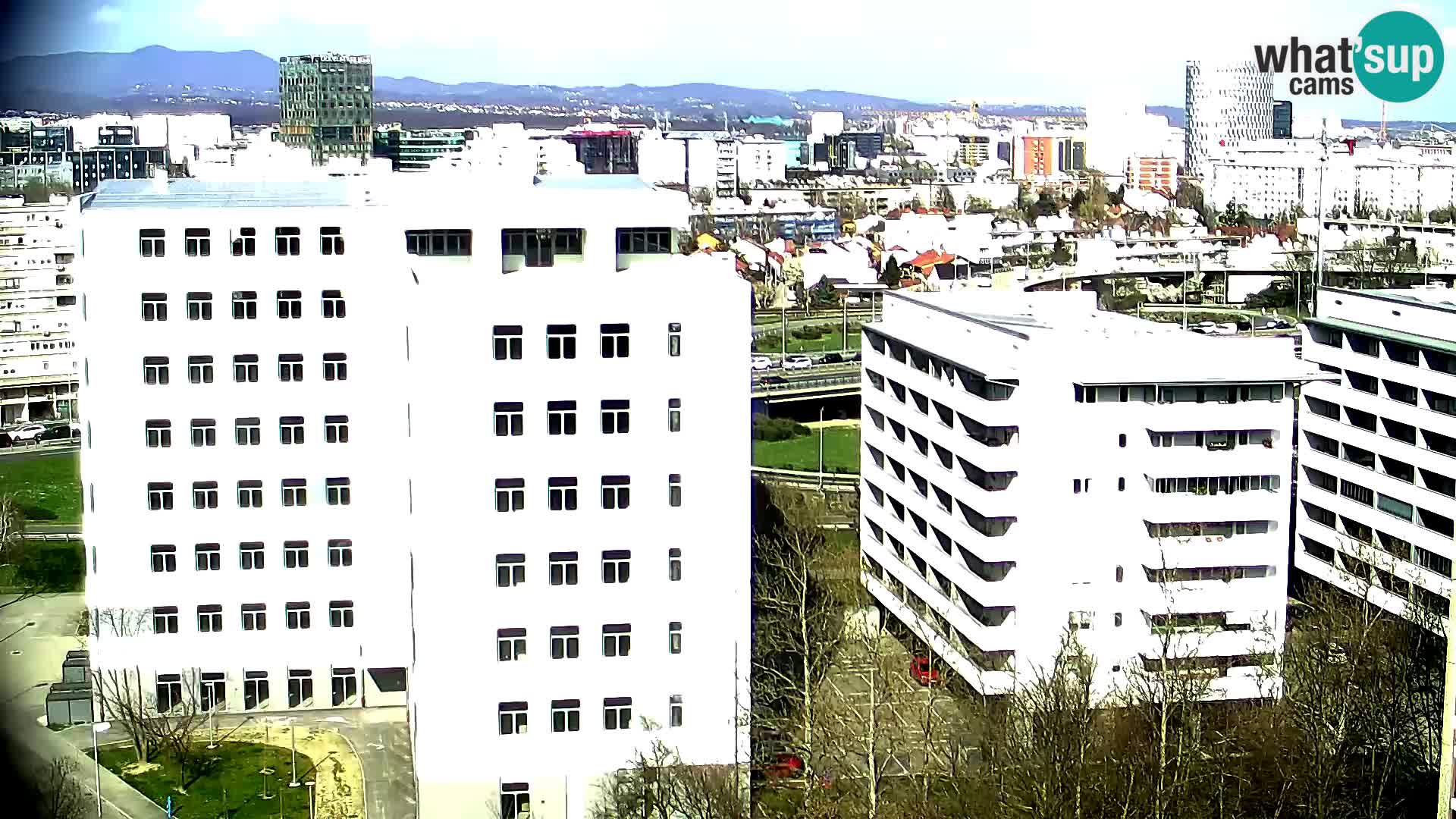 Rotonda en vivo que cruza Slavonska y Marin Držić Avenue en Zagreb webcam