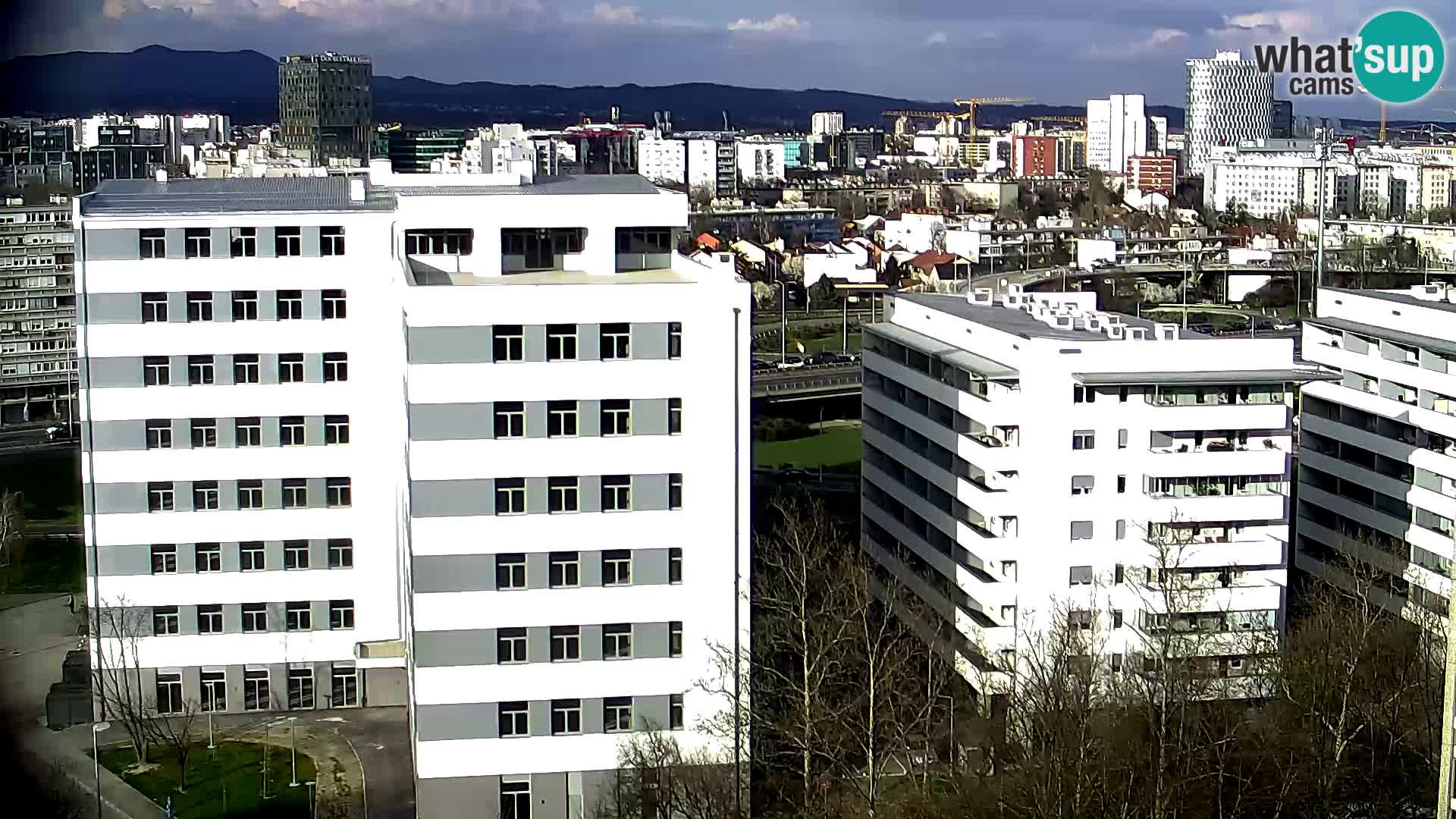 Rond-point en direct traversant les avenues Slavonska et Marin Držić à Zagreb webcam