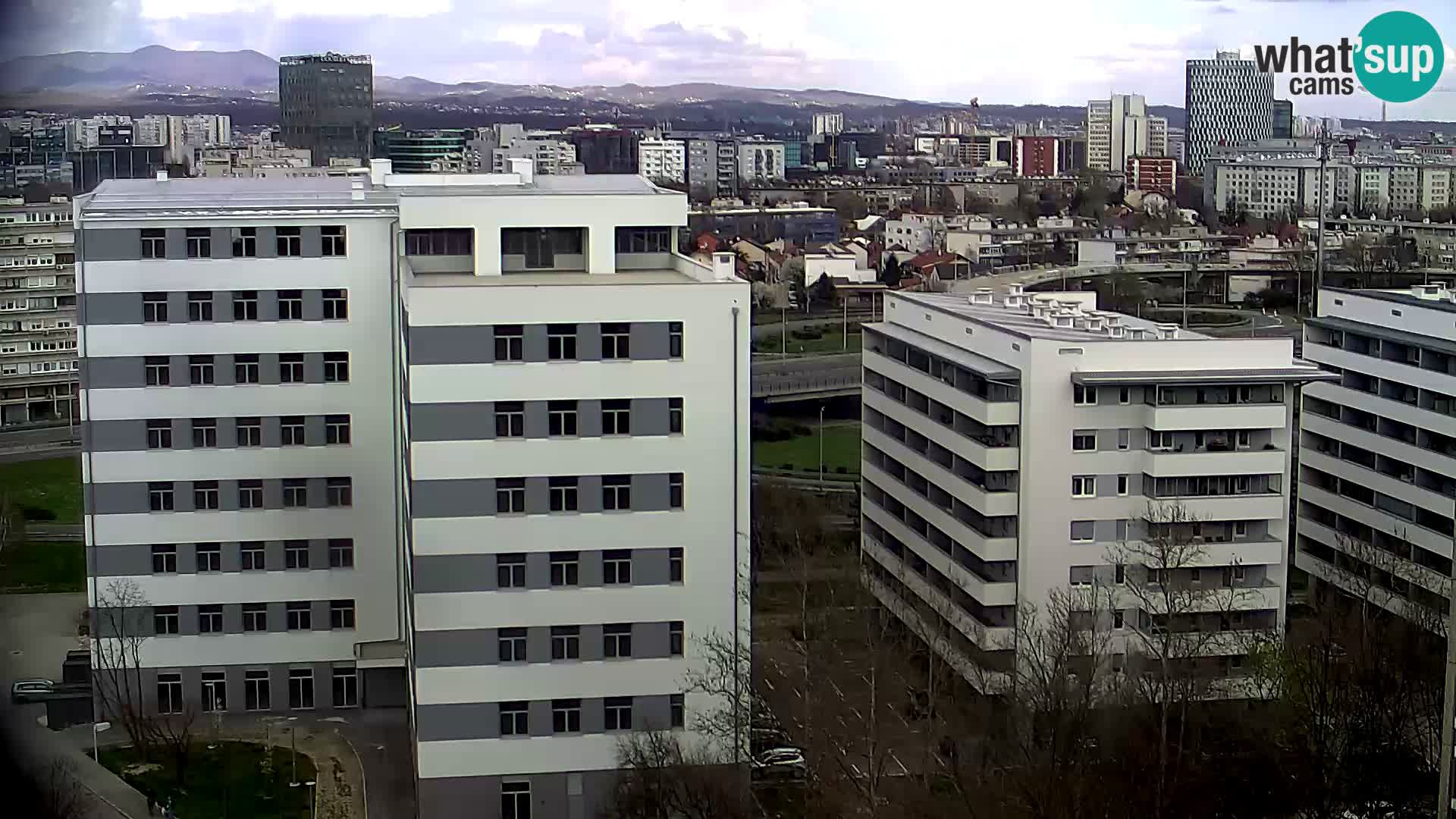 Rond-point en direct traversant les avenues Slavonska et Marin Držić à Zagreb webcam