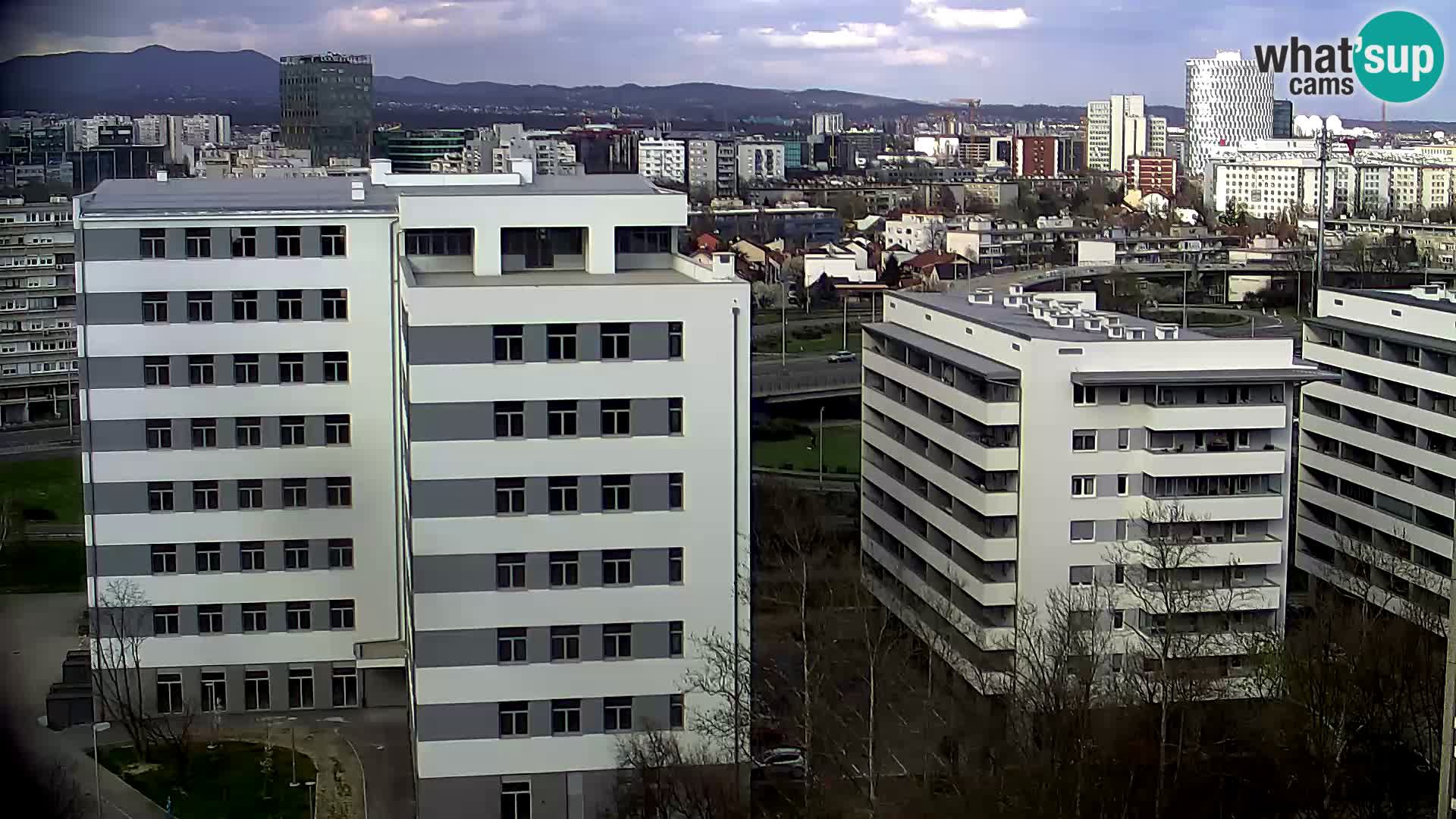 Rond-point en direct traversant les avenues Slavonska et Marin Držić à Zagreb webcam