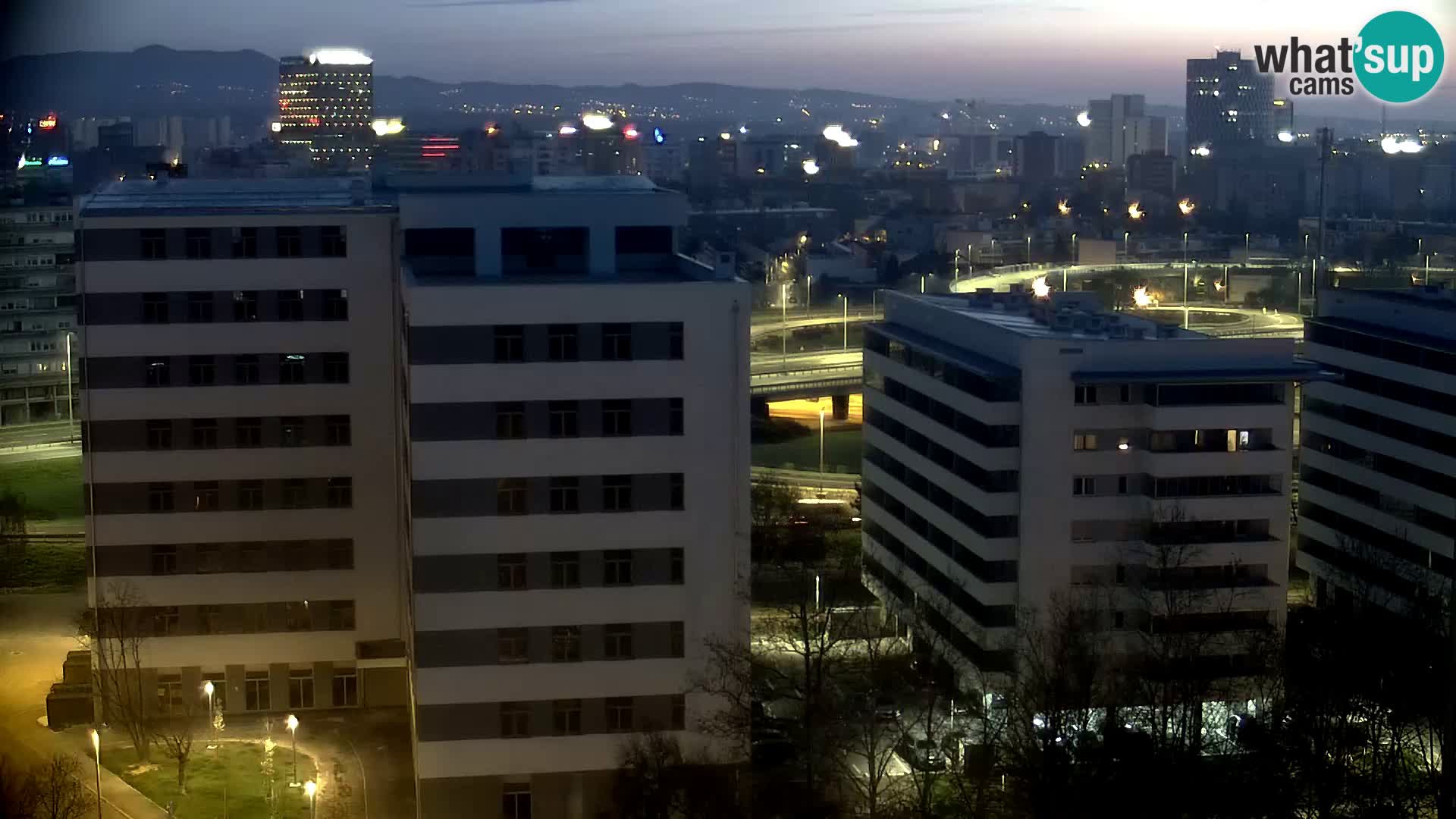 Rond-point en direct traversant les avenues Slavonska et Marin Držić à Zagreb webcam