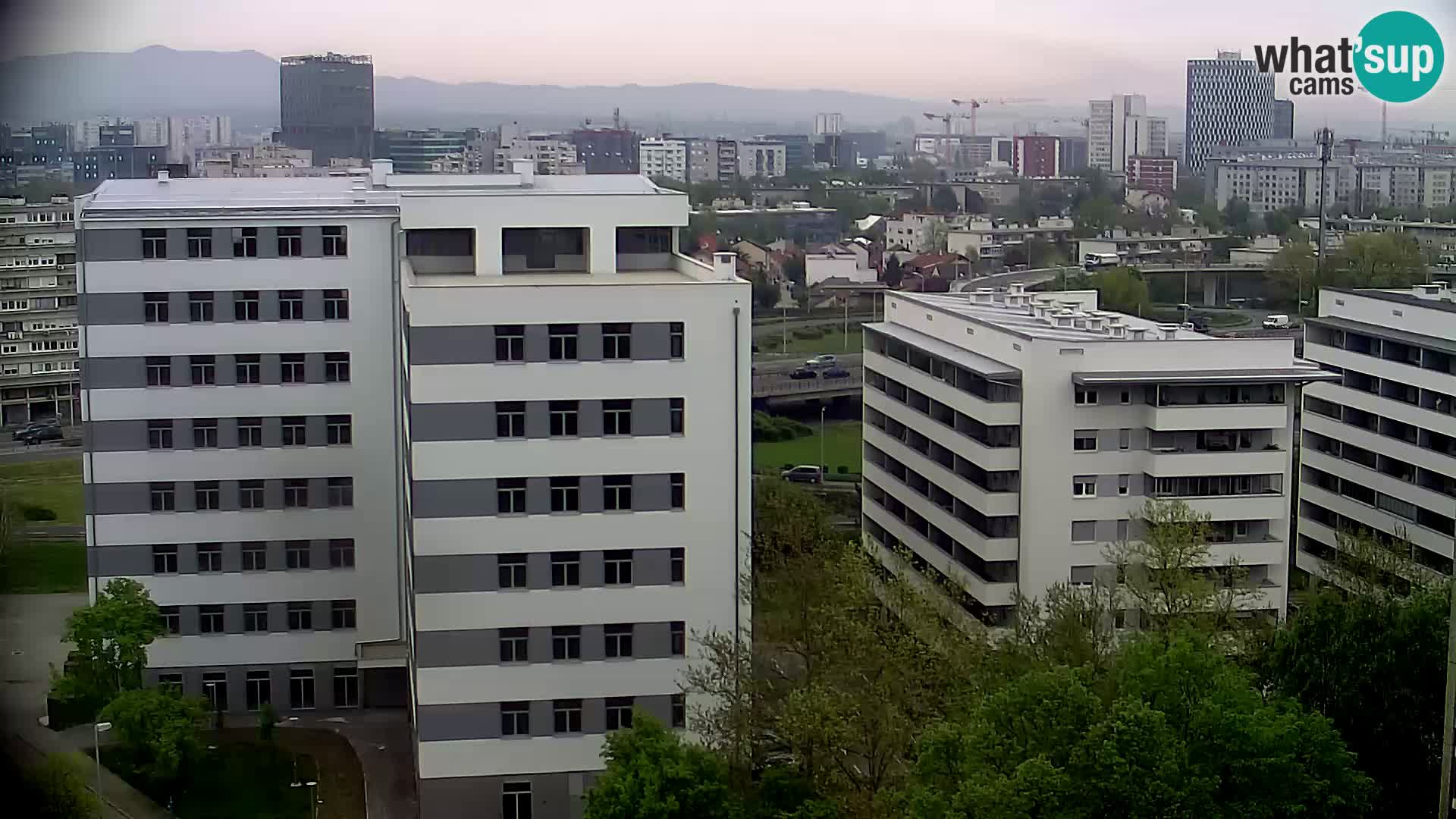 Rond-point en direct traversant les avenues Slavonska et Marin Držić à Zagreb webcam
