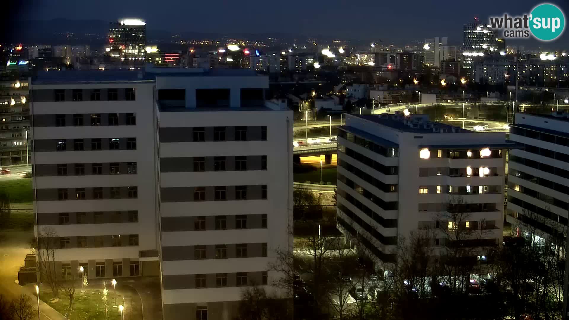 Rotonda en vivo que cruza Slavonska y Marin Držić Avenue en Zagreb webcam