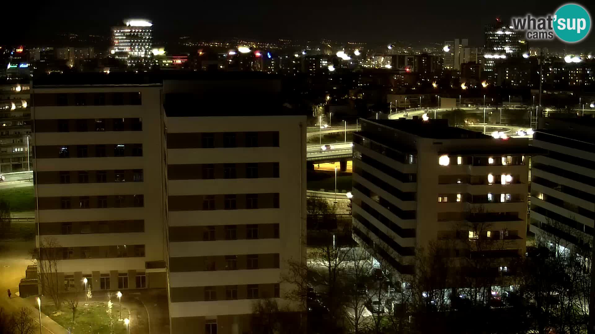 Rotonda en vivo que cruza Slavonska y Marin Držić Avenue en Zagreb webcam