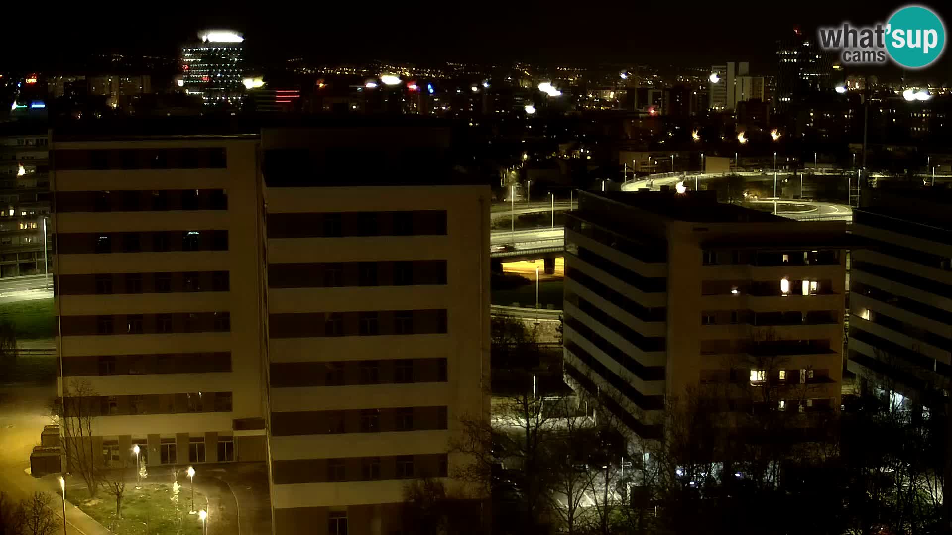 Rotonda en vivo que cruza Slavonska y Marin Držić Avenue en Zagreb webcam