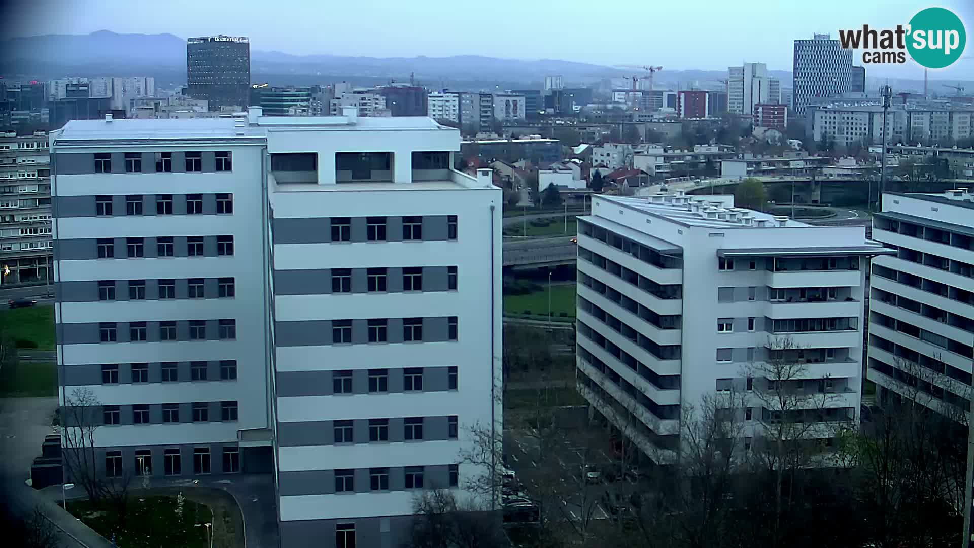 Rotonda en vivo que cruza Slavonska y Marin Držić Avenue en Zagreb webcam