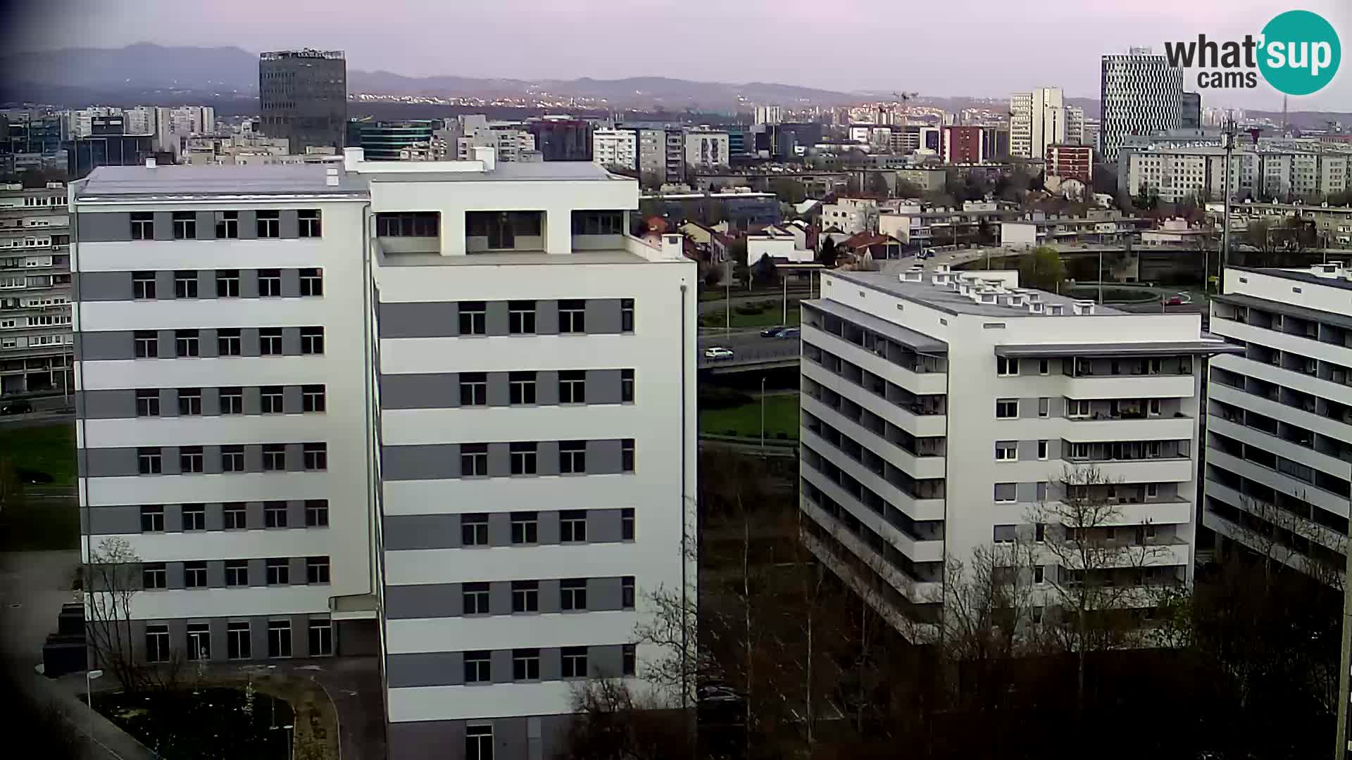 Rotonda en vivo que cruza Slavonska y Marin Držić Avenue en Zagreb webcam