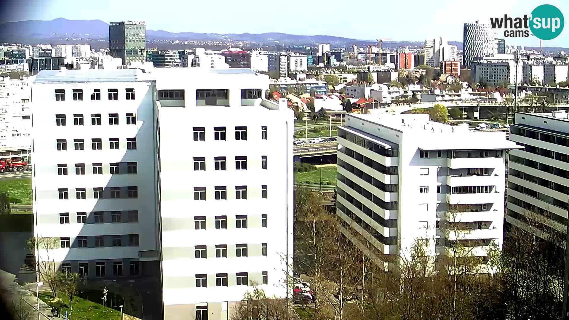 Rotonda en vivo que cruza Slavonska y Marin Držić Avenue en Zagreb webcam