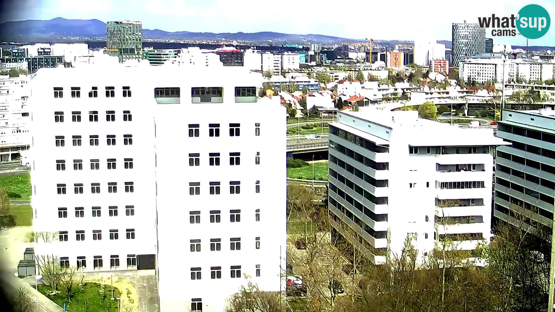 Rotonda en vivo que cruza Slavonska y Marin Držić Avenue en Zagreb webcam