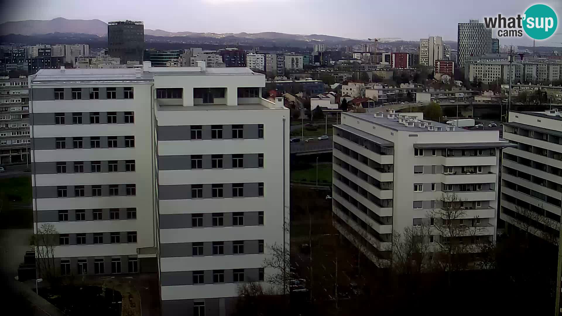 Rotonda en vivo que cruza Slavonska y Marin Držić Avenue en Zagreb webcam