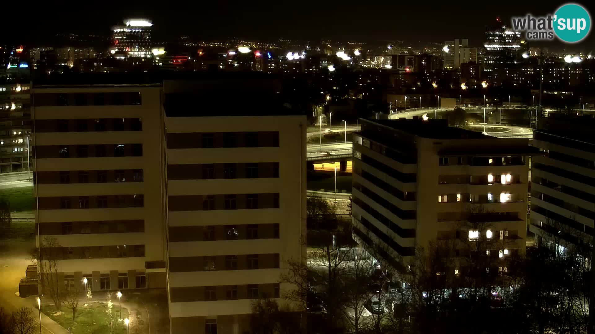 Rotonda en vivo que cruza Slavonska y Marin Držić Avenue en Zagreb webcam