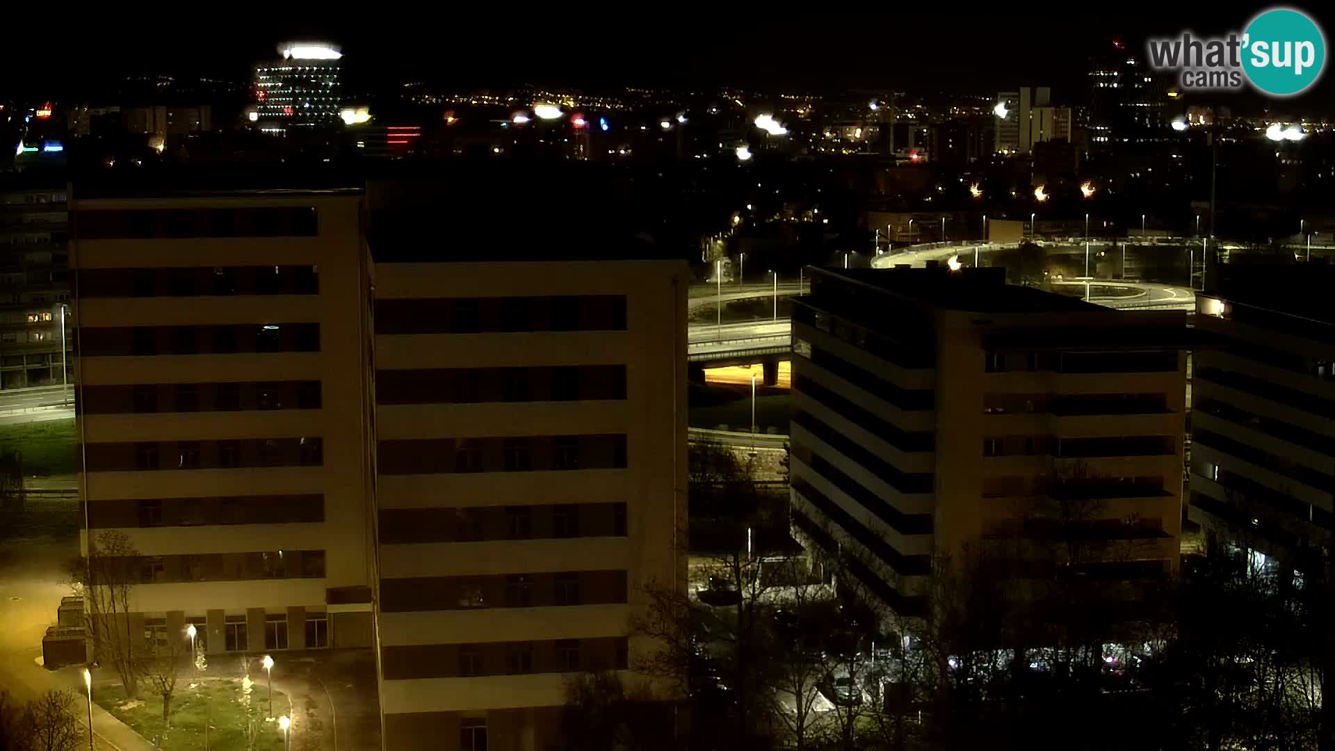 Rotonda en vivo que cruza Slavonska y Marin Držić Avenue en Zagreb webcam