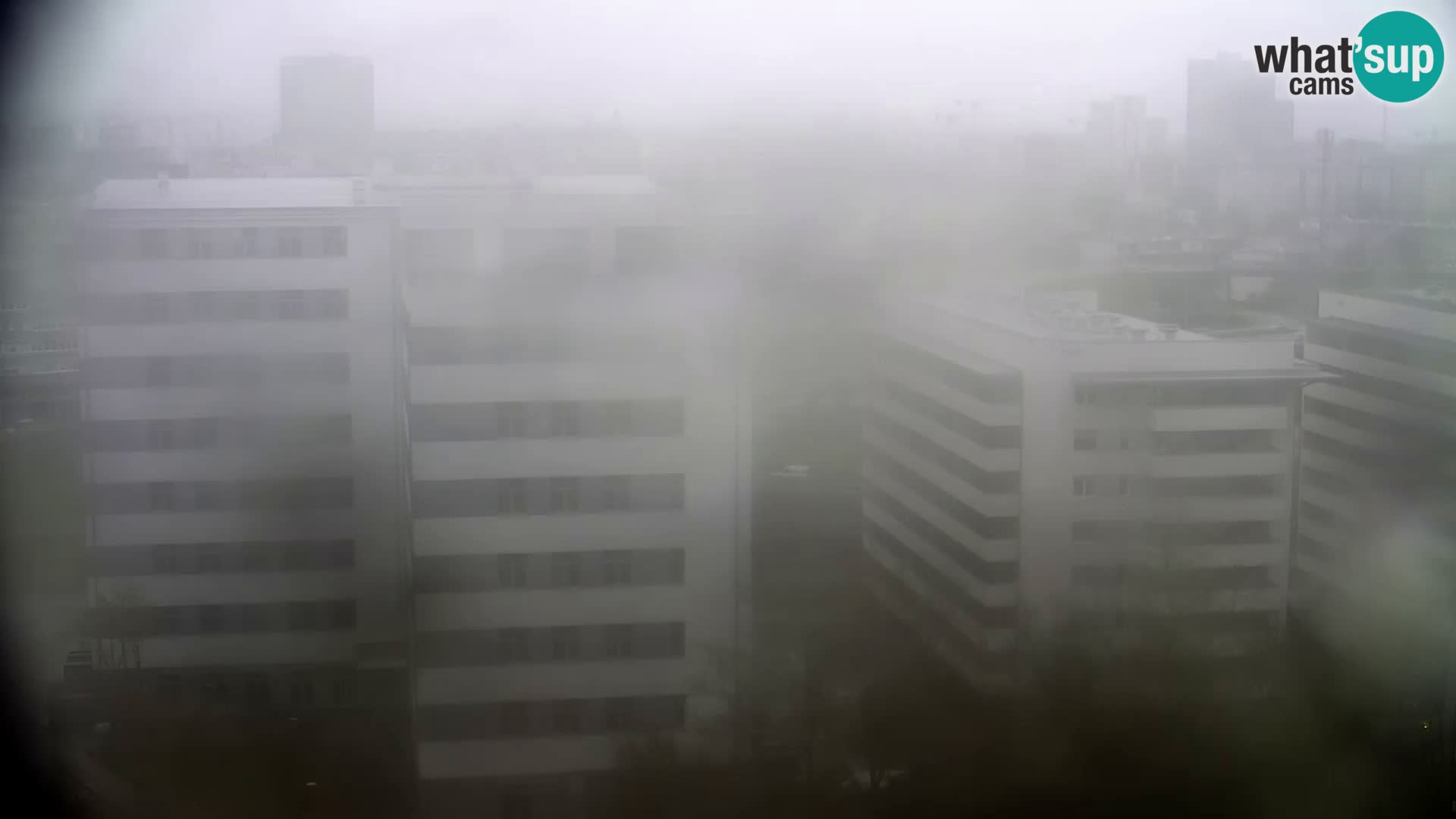 Rotonda en vivo que cruza Slavonska y Marin Držić Avenue en Zagreb webcam