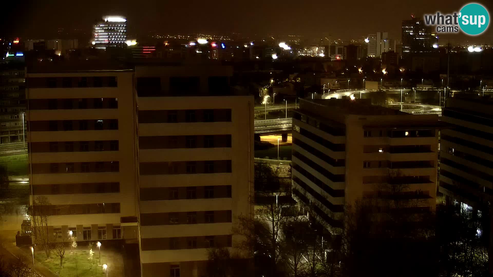 Rotonda en vivo que cruza Slavonska y Marin Držić Avenue en Zagreb webcam